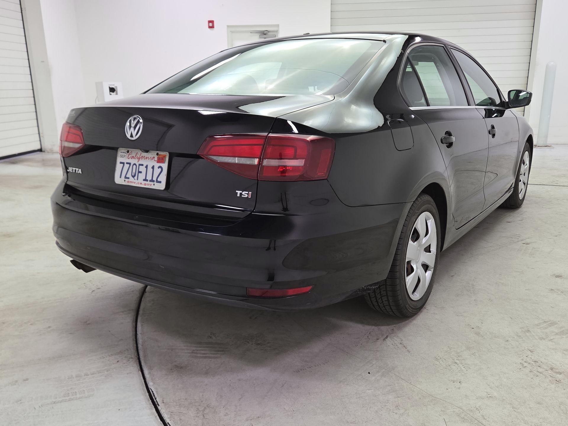 Thumbnail: 2017 Volkswagen Jetta - 5