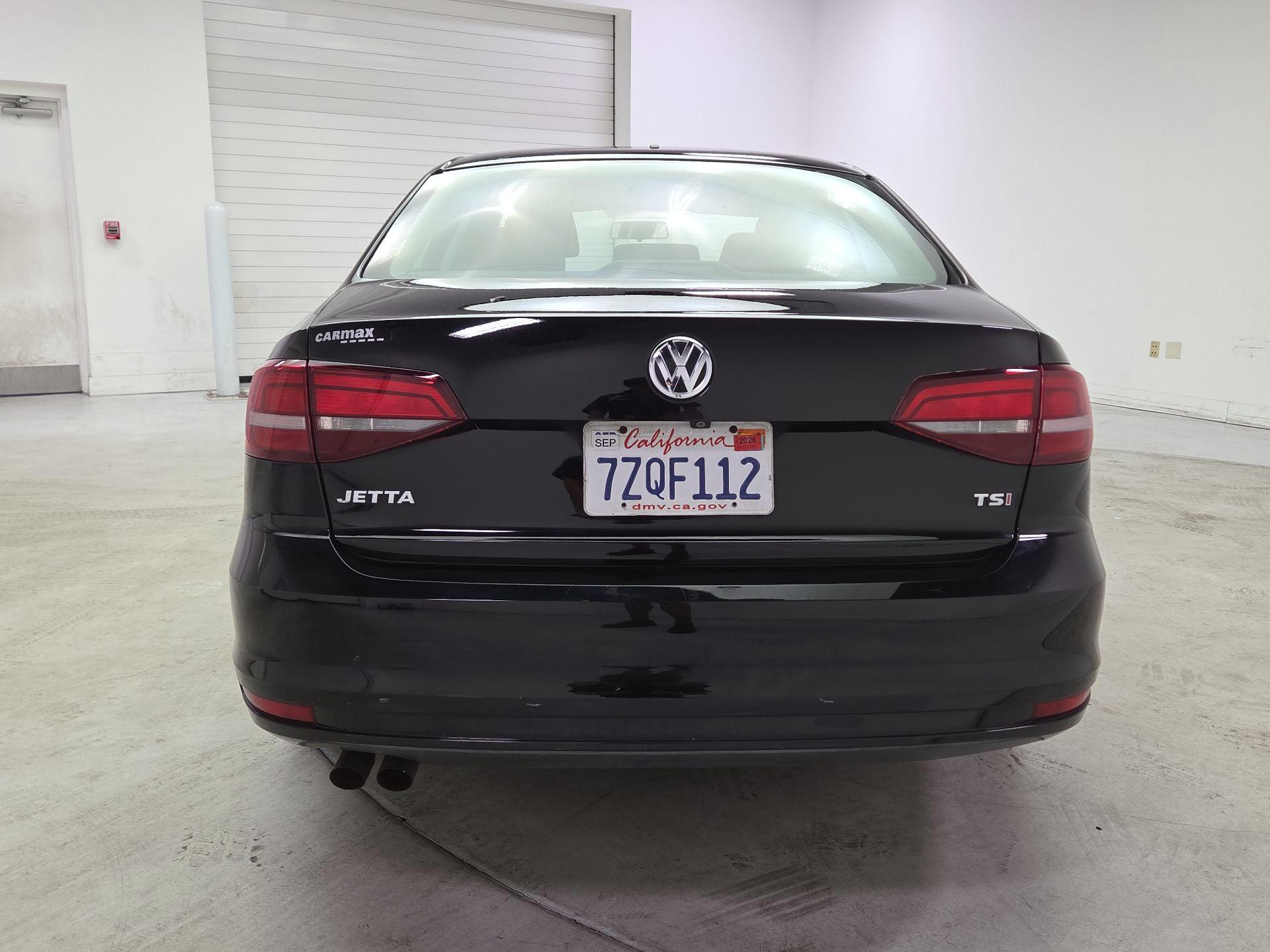 Thumbnail: 2017 Volkswagen Jetta - 6