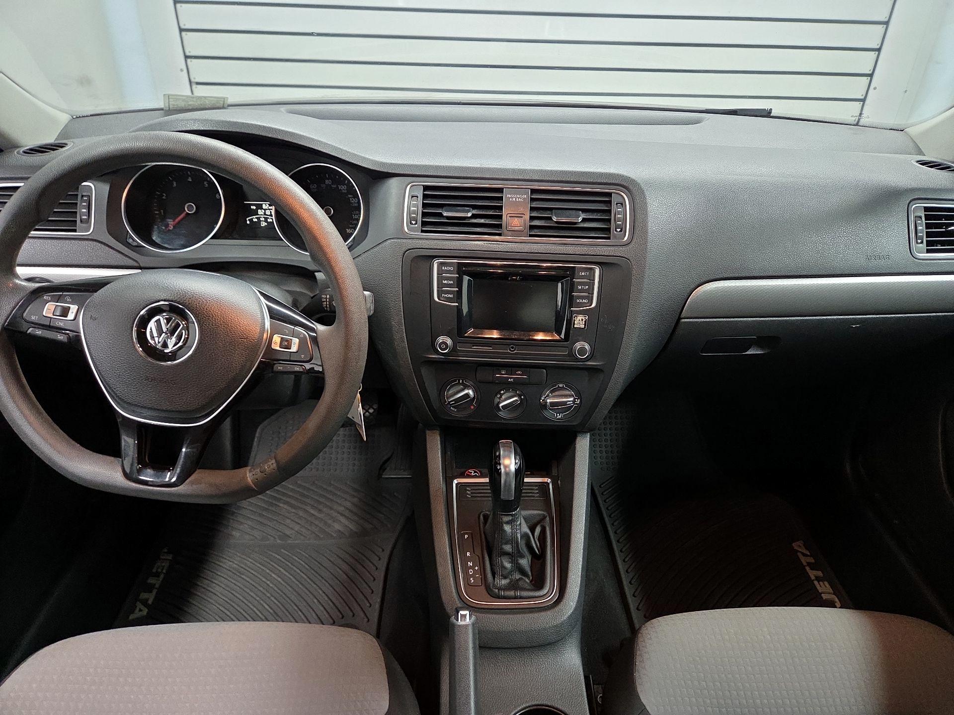Thumbnail: 2017 Volkswagen Jetta - 8
