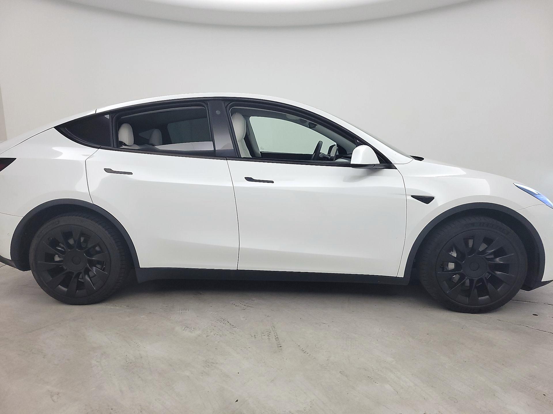 Thumbnail: 2021 Tesla Model Y - 4