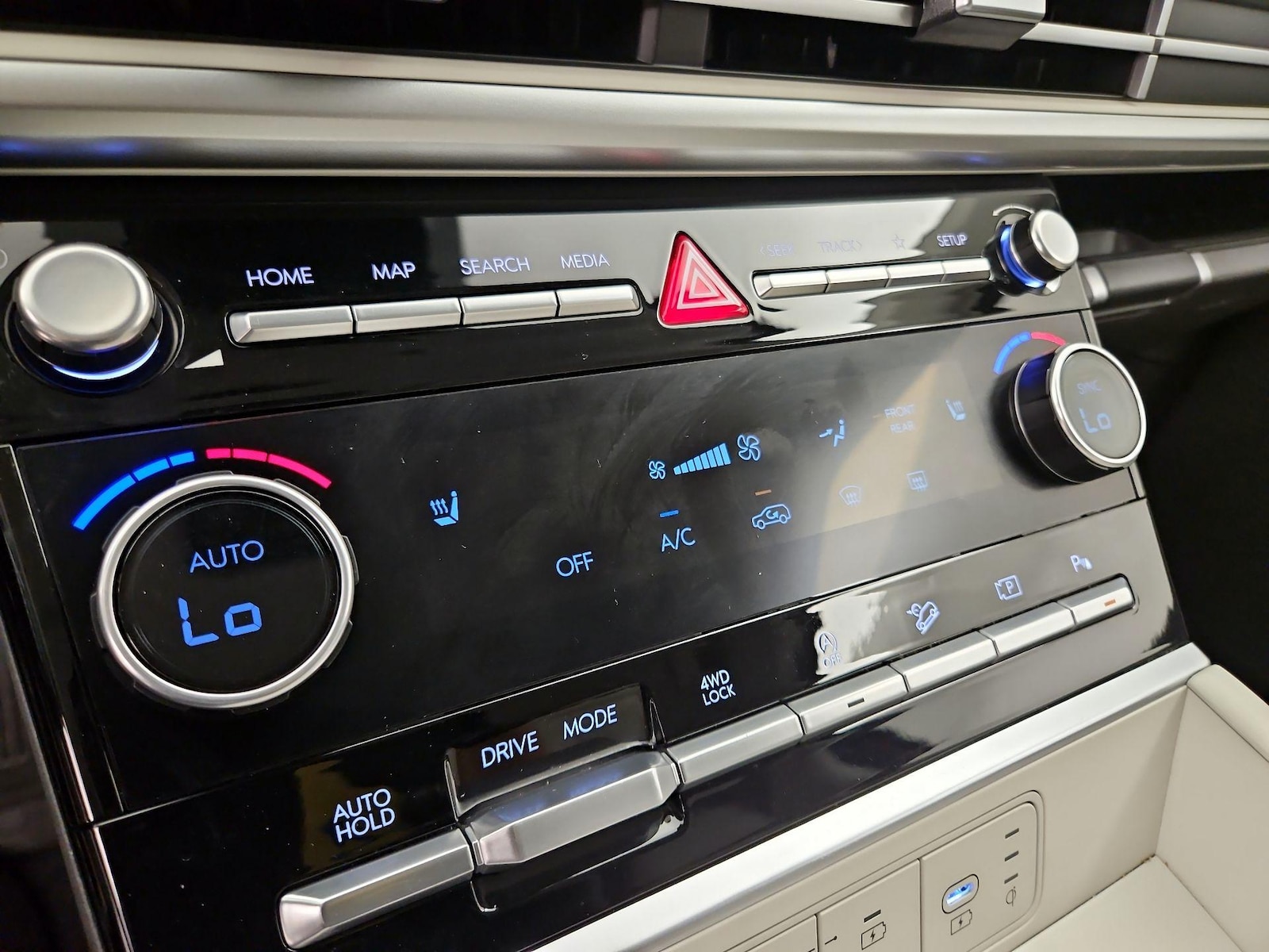2025 Hyundai Santa Fe SEL - Photo 17