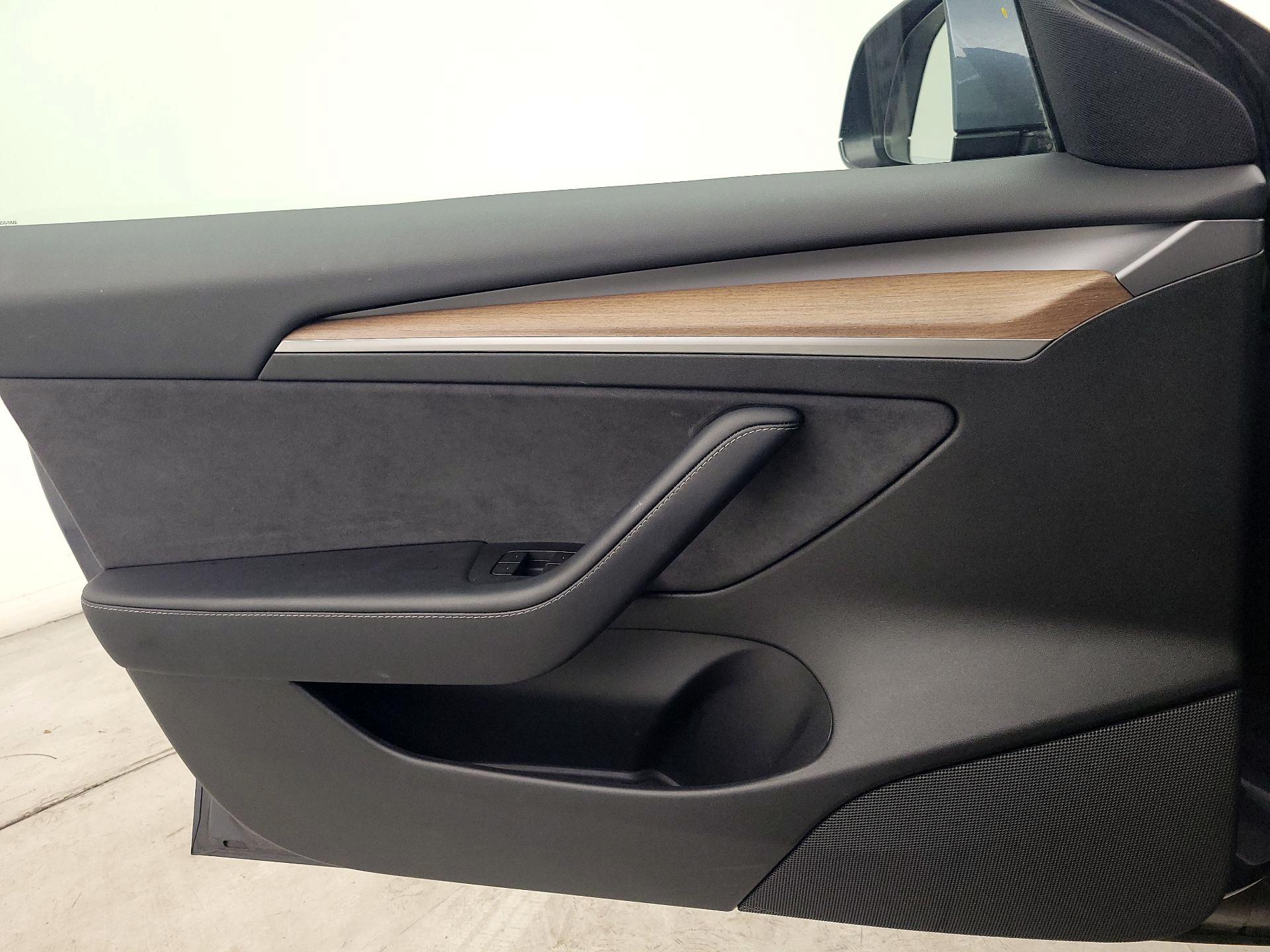 Thumbnail: 2022 Tesla Model 3 - 10