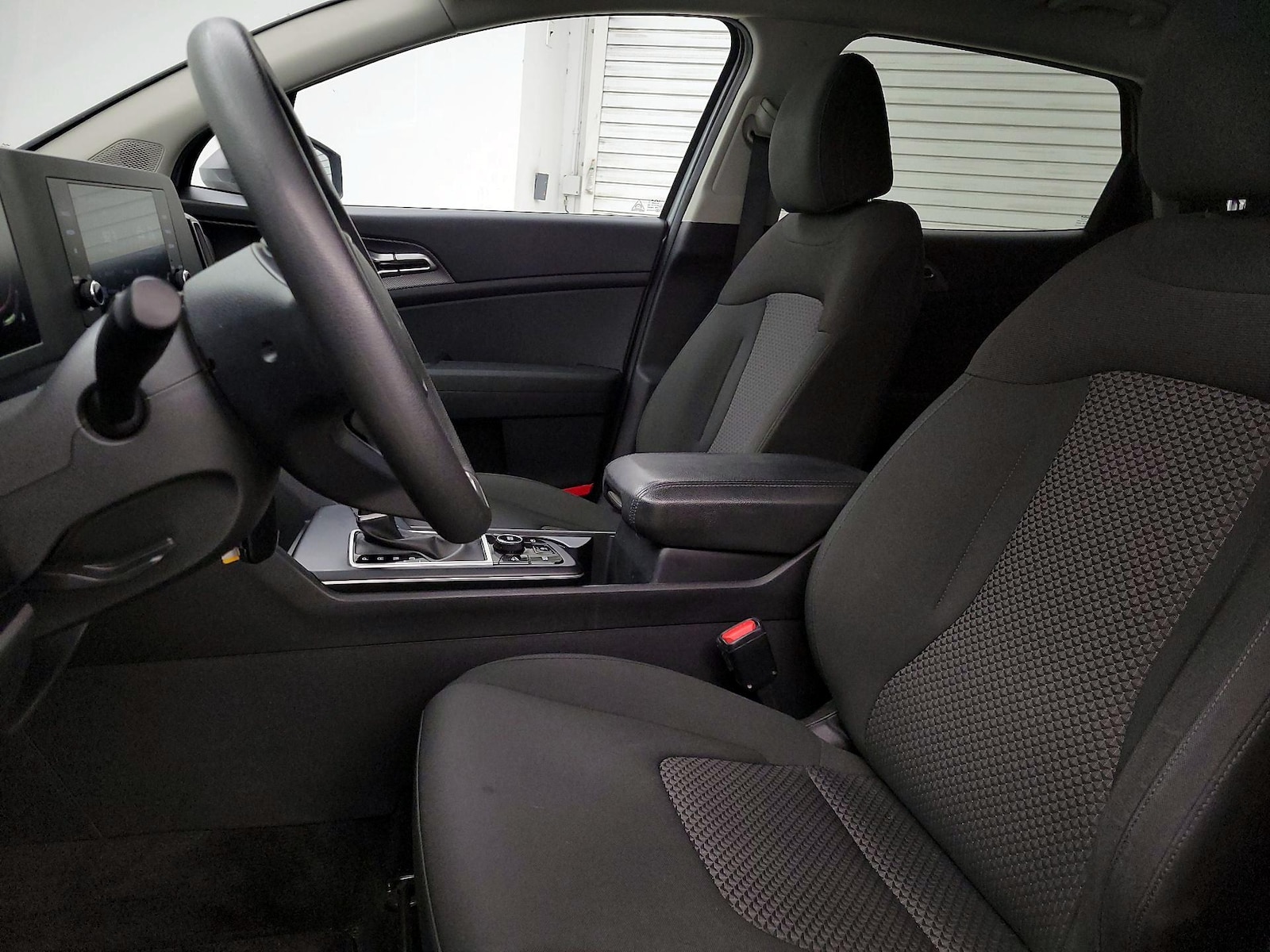 2023 Kia Sportage LX - Photo 12