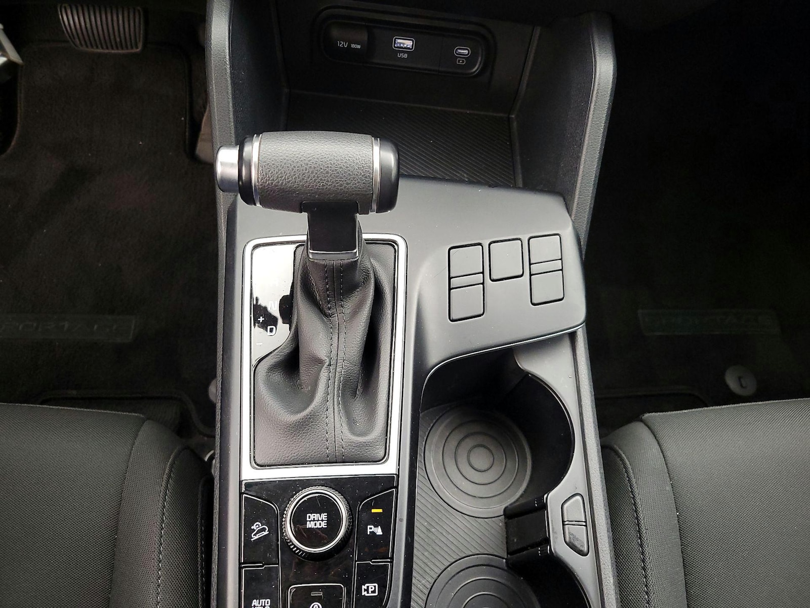 2023 Kia Sportage LX - Photo 18