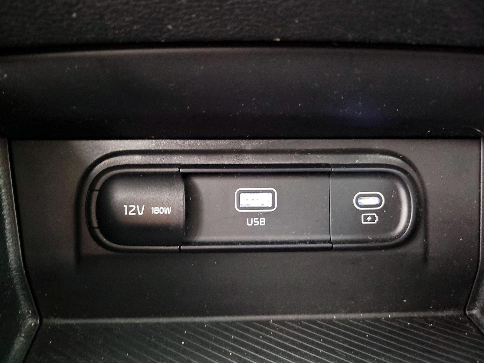 2023 Kia Sportage LX - Photo 19