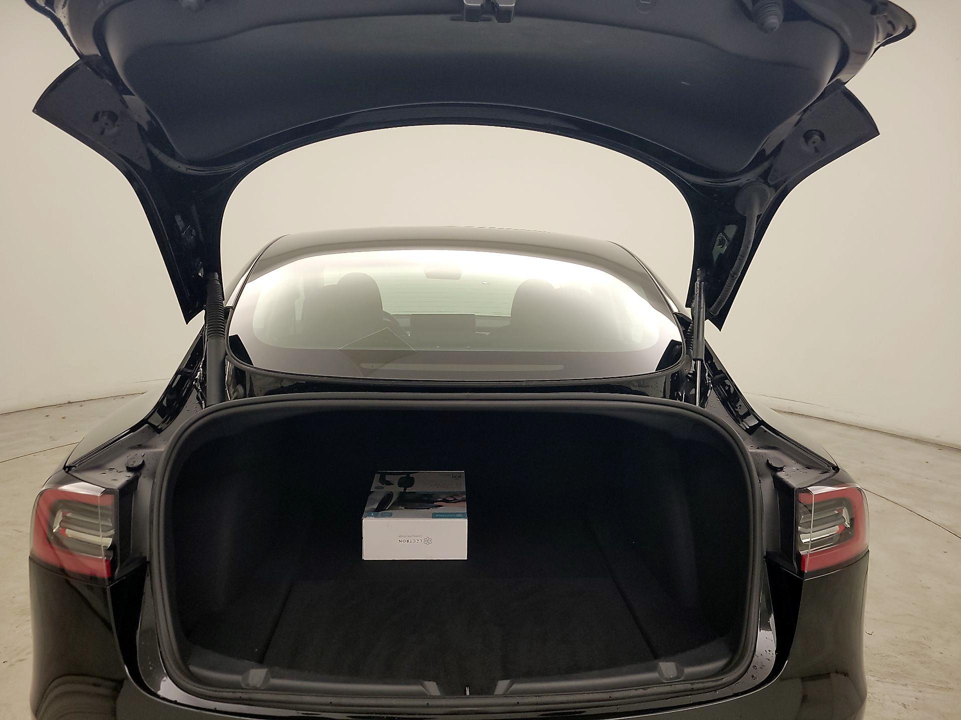 Thumbnail: 2023 Tesla Model 3 - 19