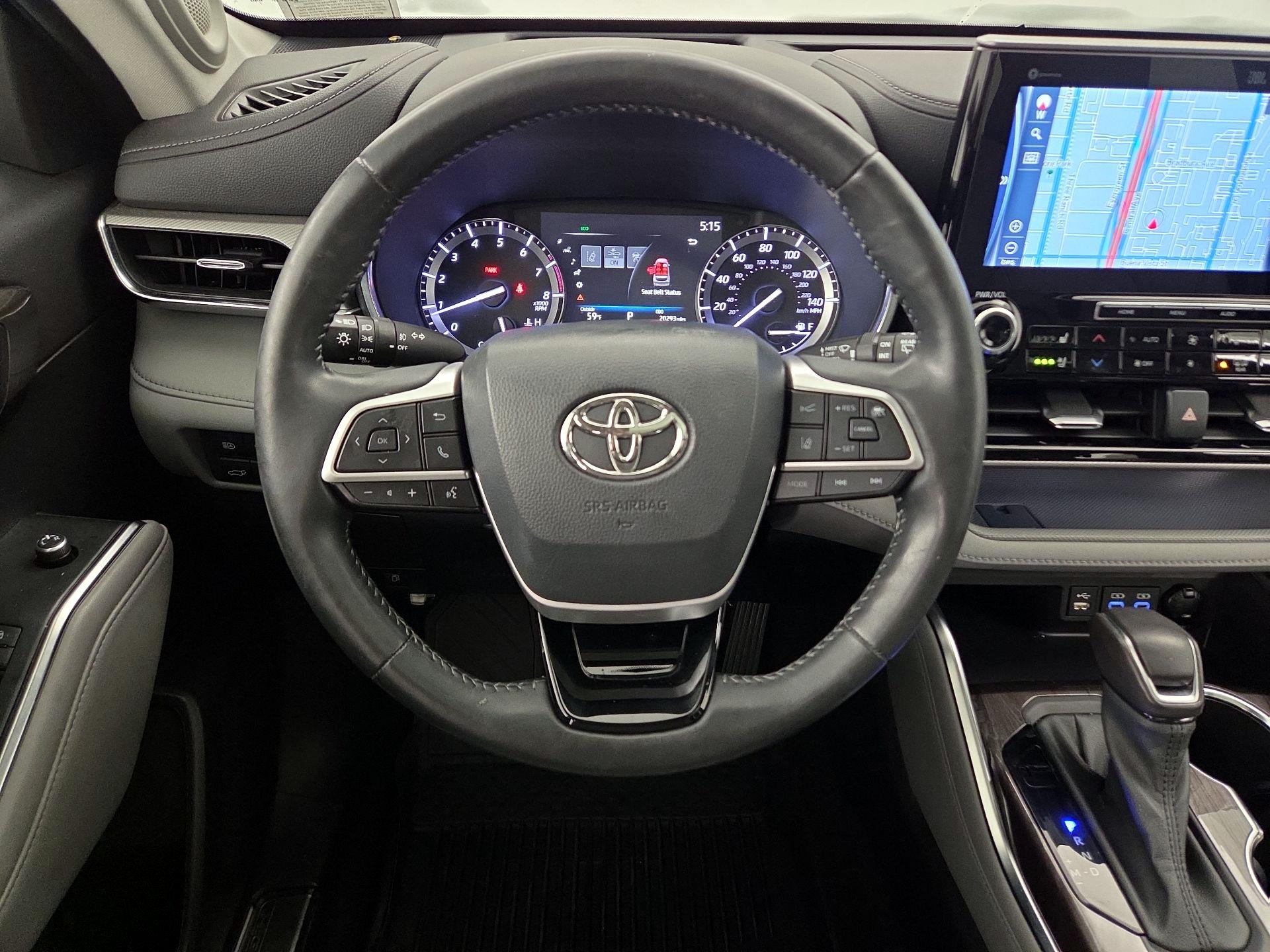 Thumbnail: 2022 Toyota Highlander - 10