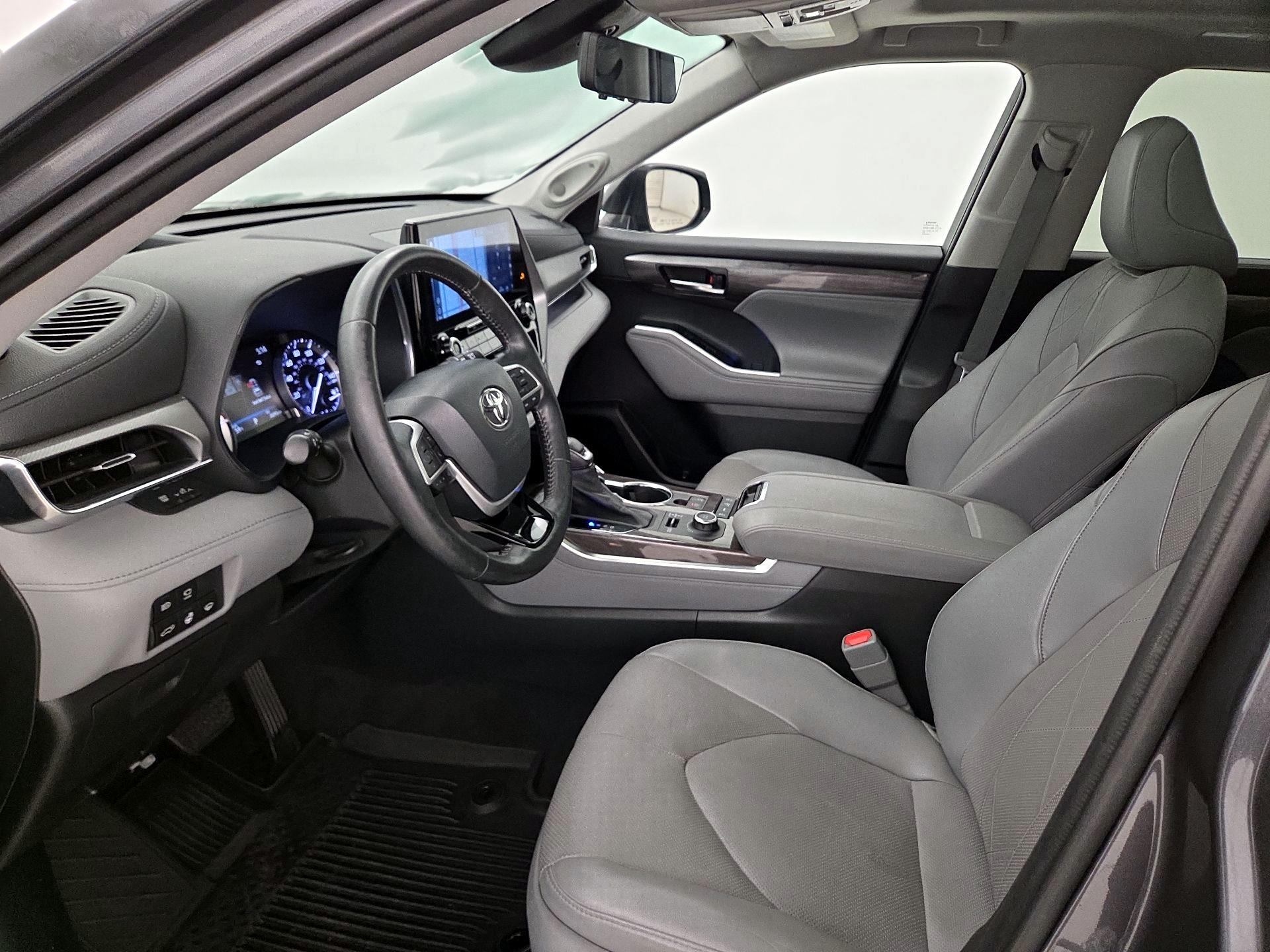 Thumbnail: 2022 Toyota Highlander - 11