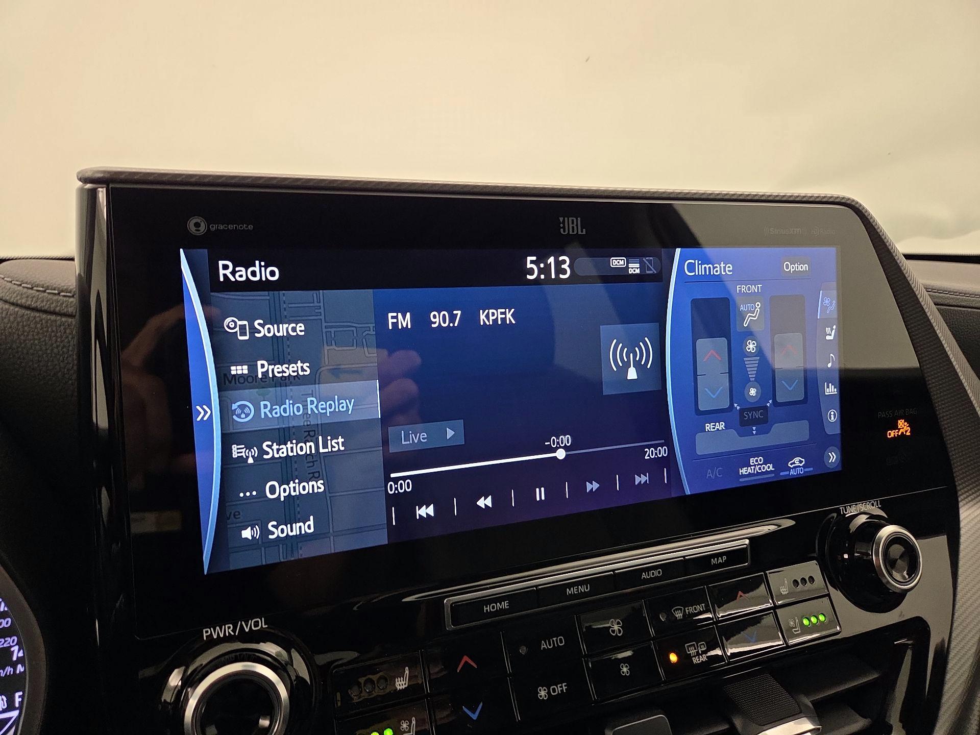 Thumbnail: 2022 Toyota Highlander - 16