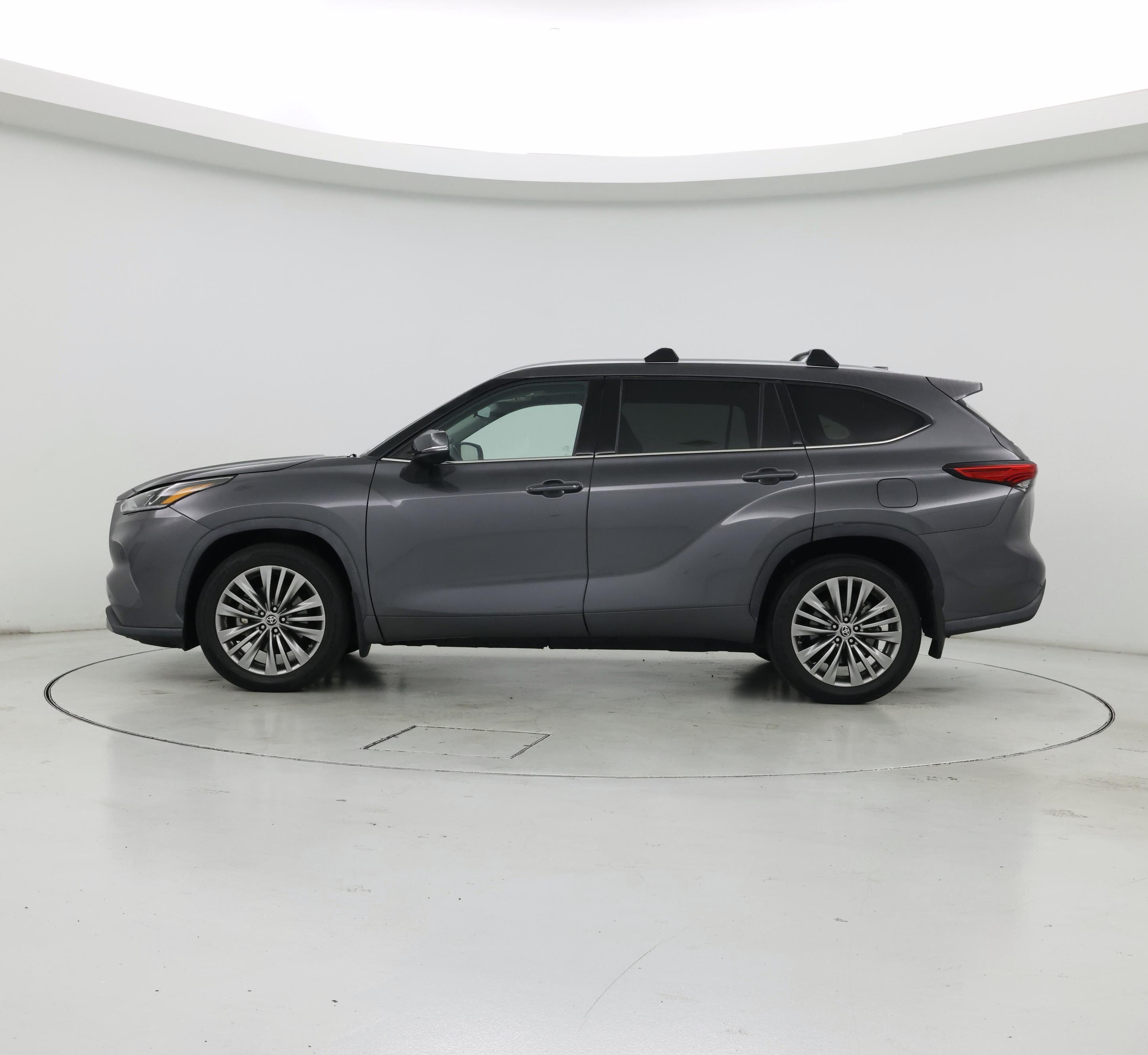 Thumbnail: 2022 Toyota Highlander - 3