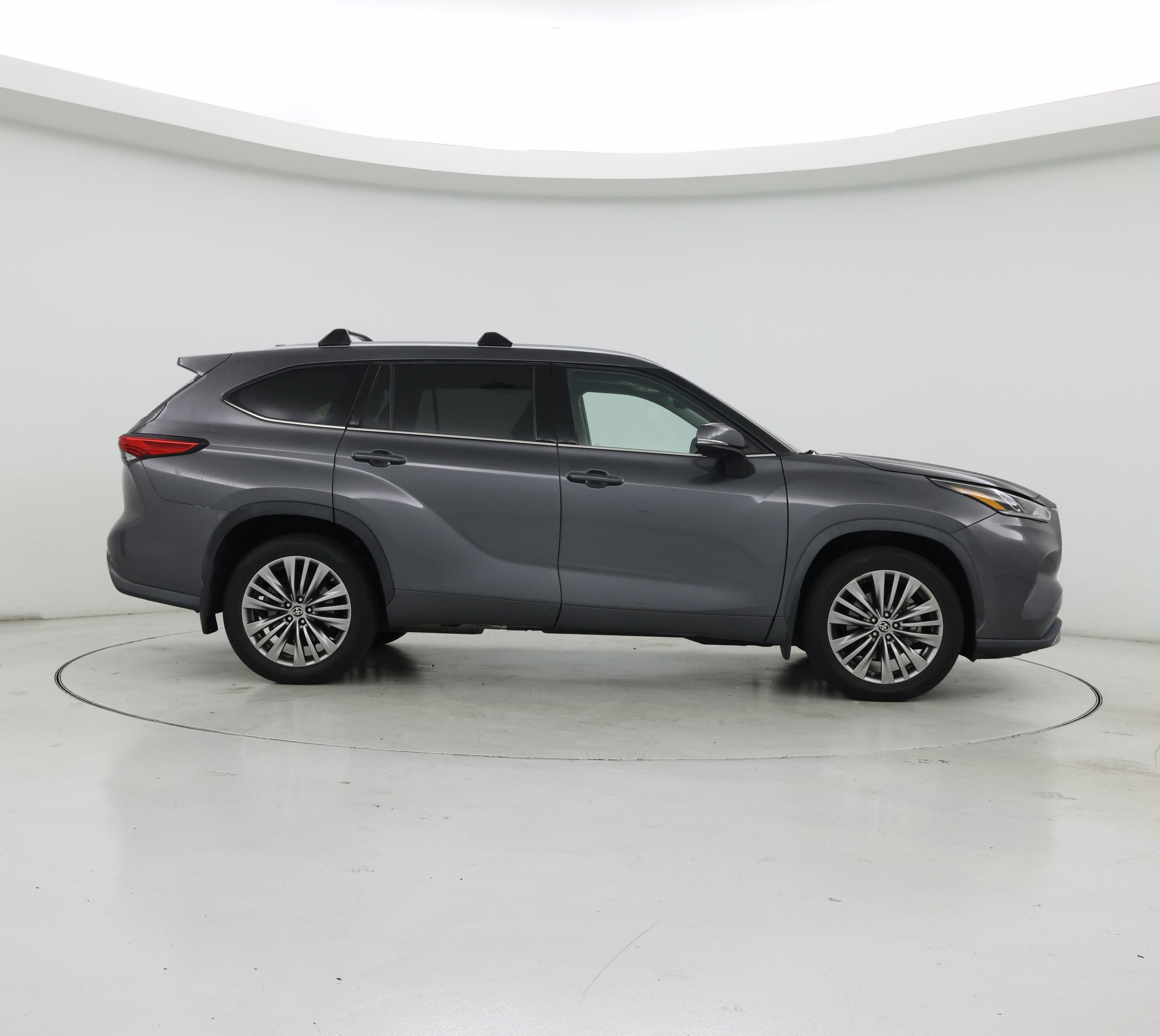 Thumbnail: 2022 Toyota Highlander - 7