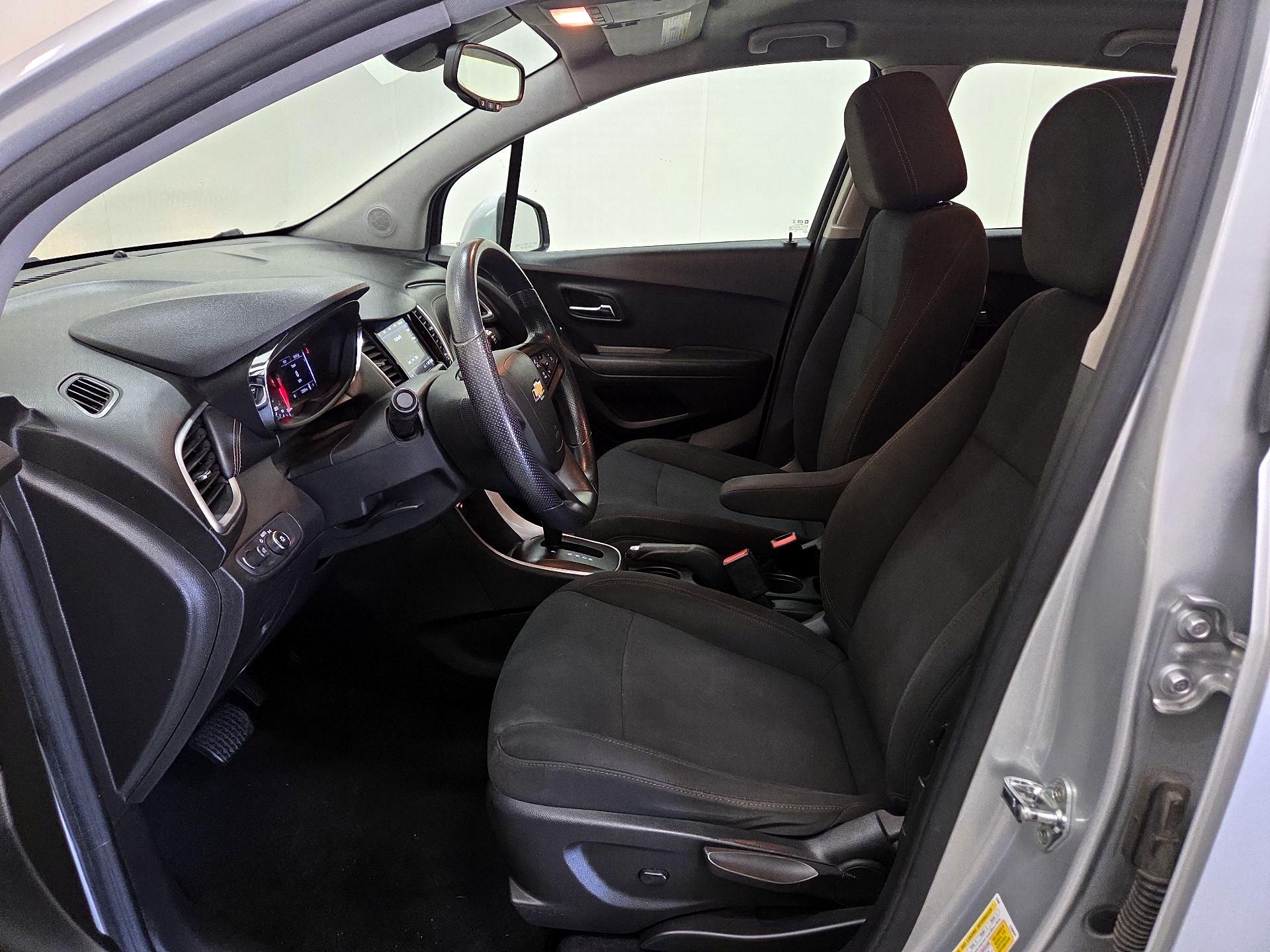 Thumbnail: 2018 Chevrolet Trax - 11