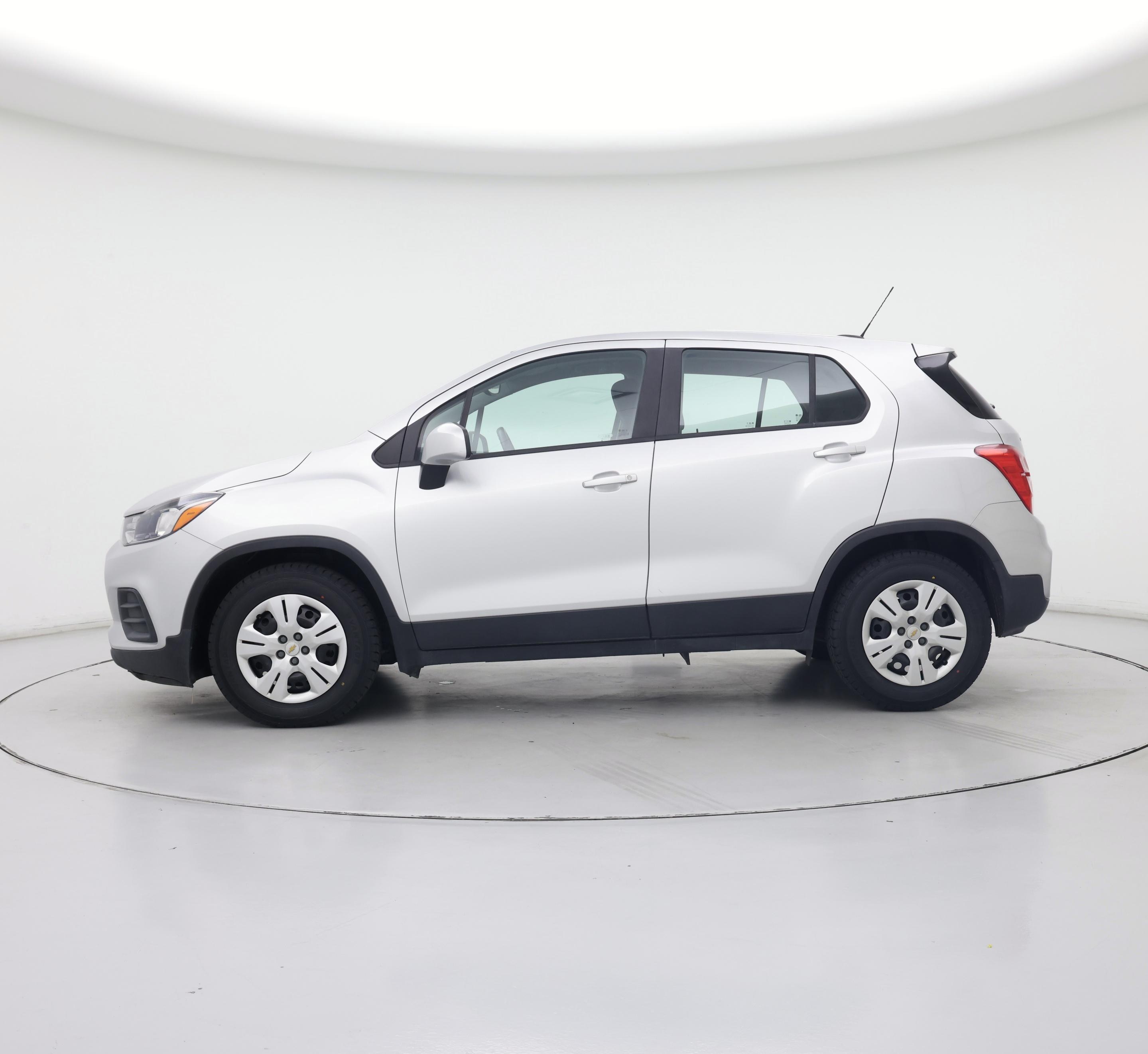 Thumbnail: 2018 Chevrolet Trax - 3