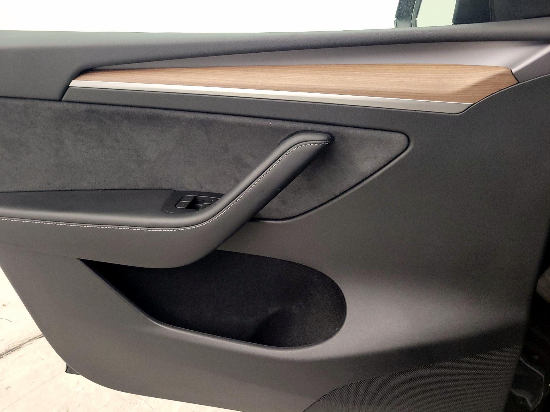 Thumbnail: 2024 Tesla Model Y - 10