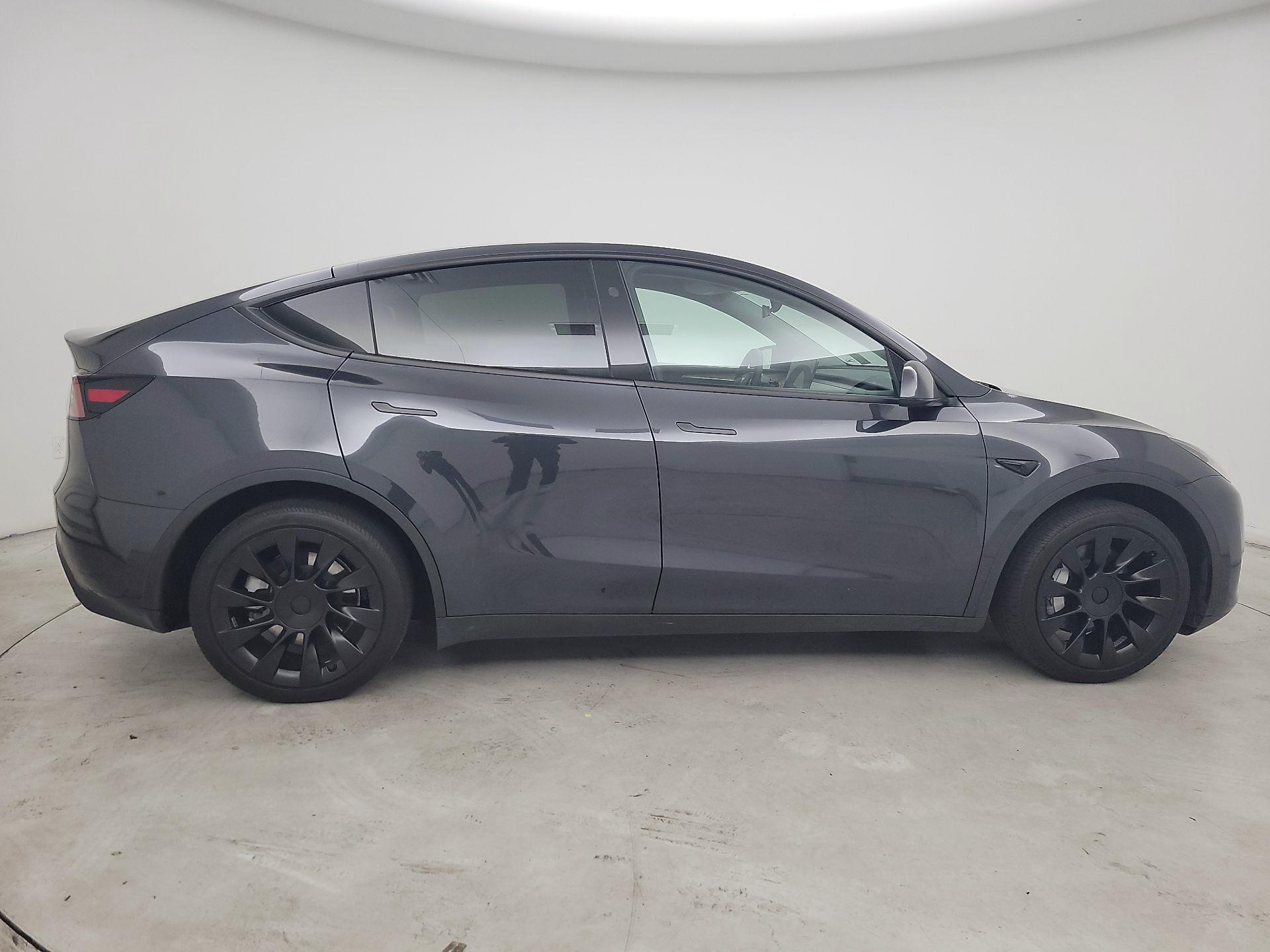 Thumbnail: 2024 Tesla Model Y - 4