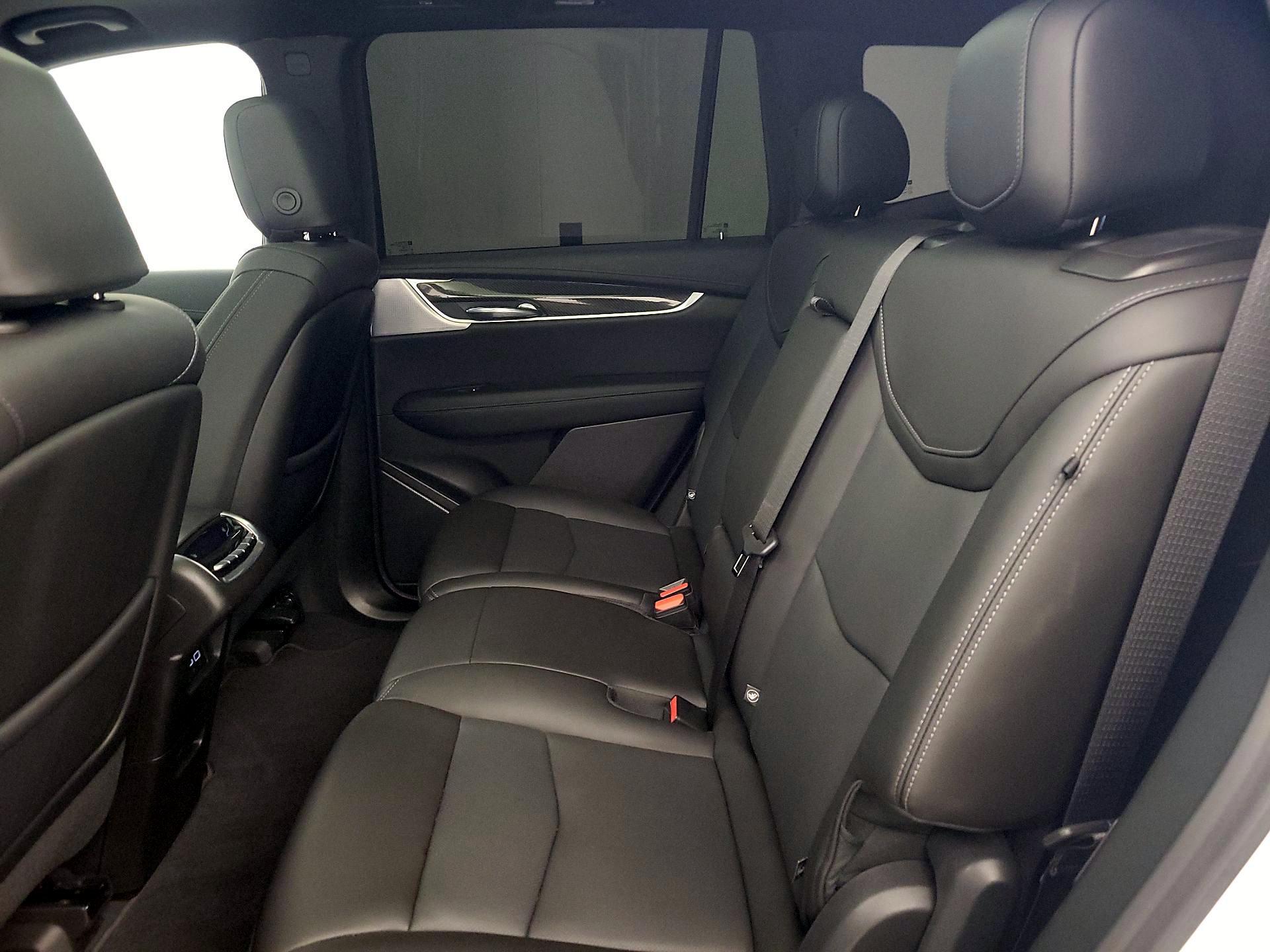 Thumbnail: 2024 Cadillac XT6 - 18