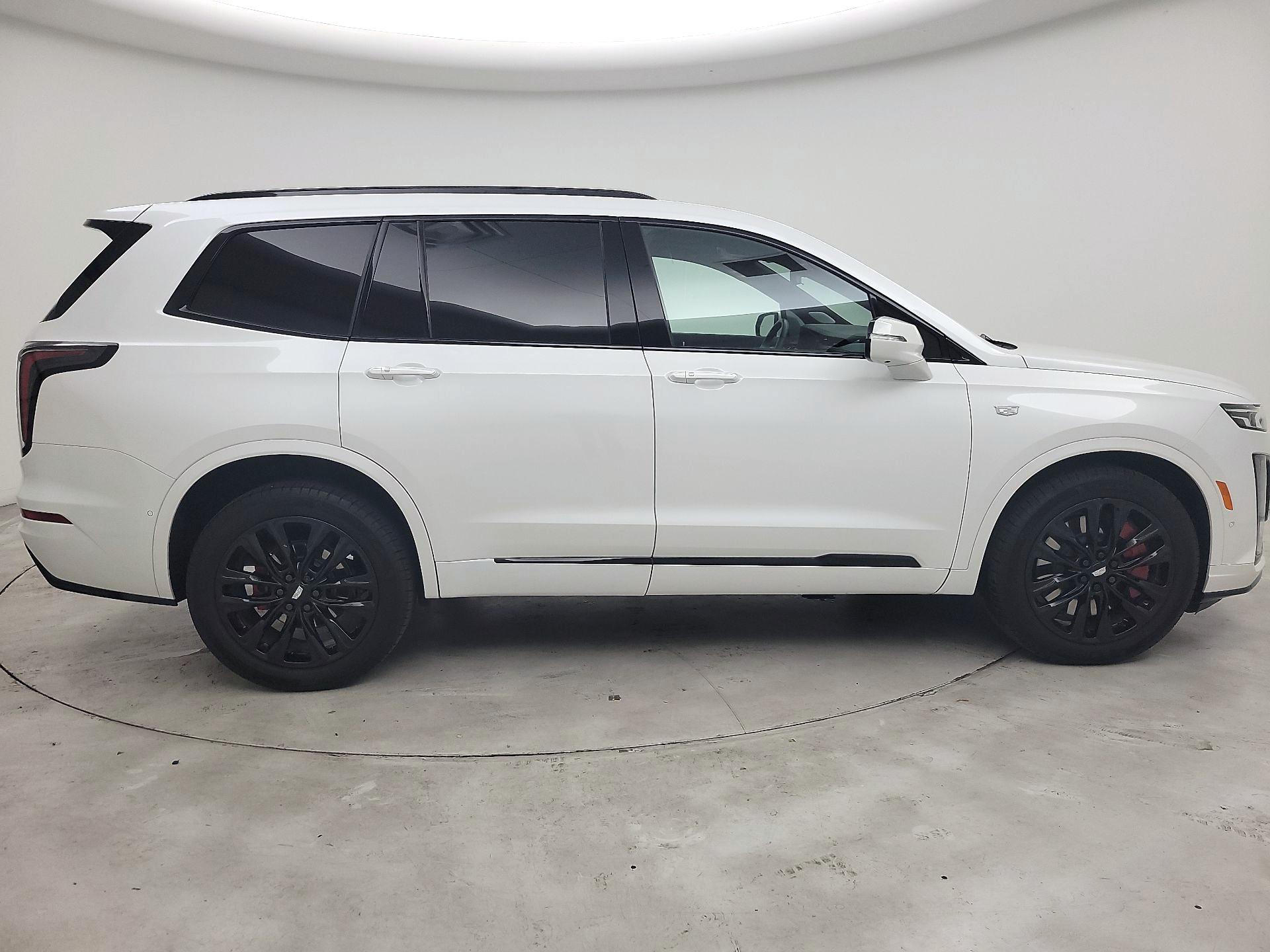 Thumbnail: 2024 Cadillac XT6 - 4