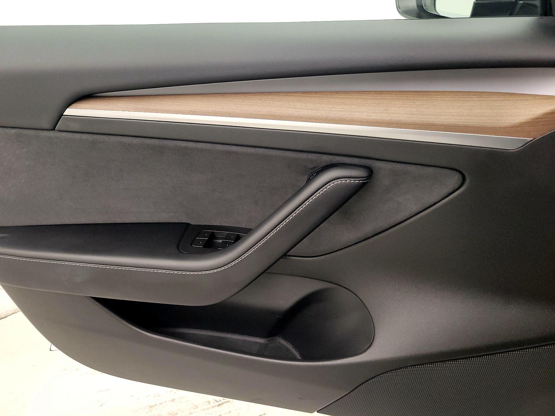 Thumbnail: 2021 Tesla Model 3 - 10