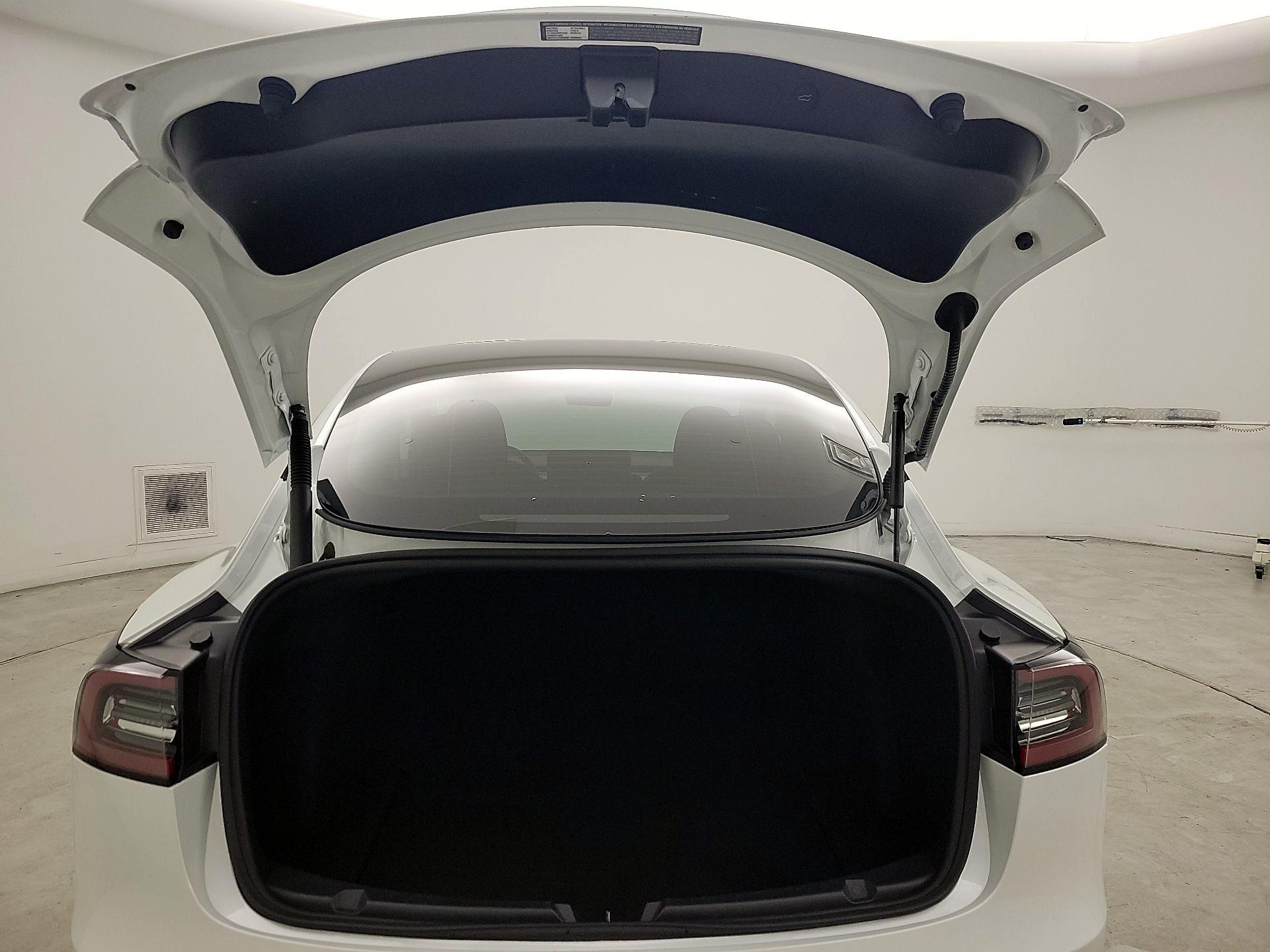 Thumbnail: 2021 Tesla Model 3 - 17