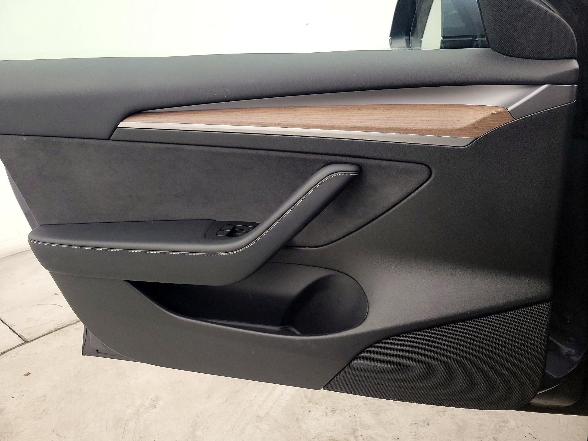 Thumbnail: 2023 Tesla Model 3 - 10