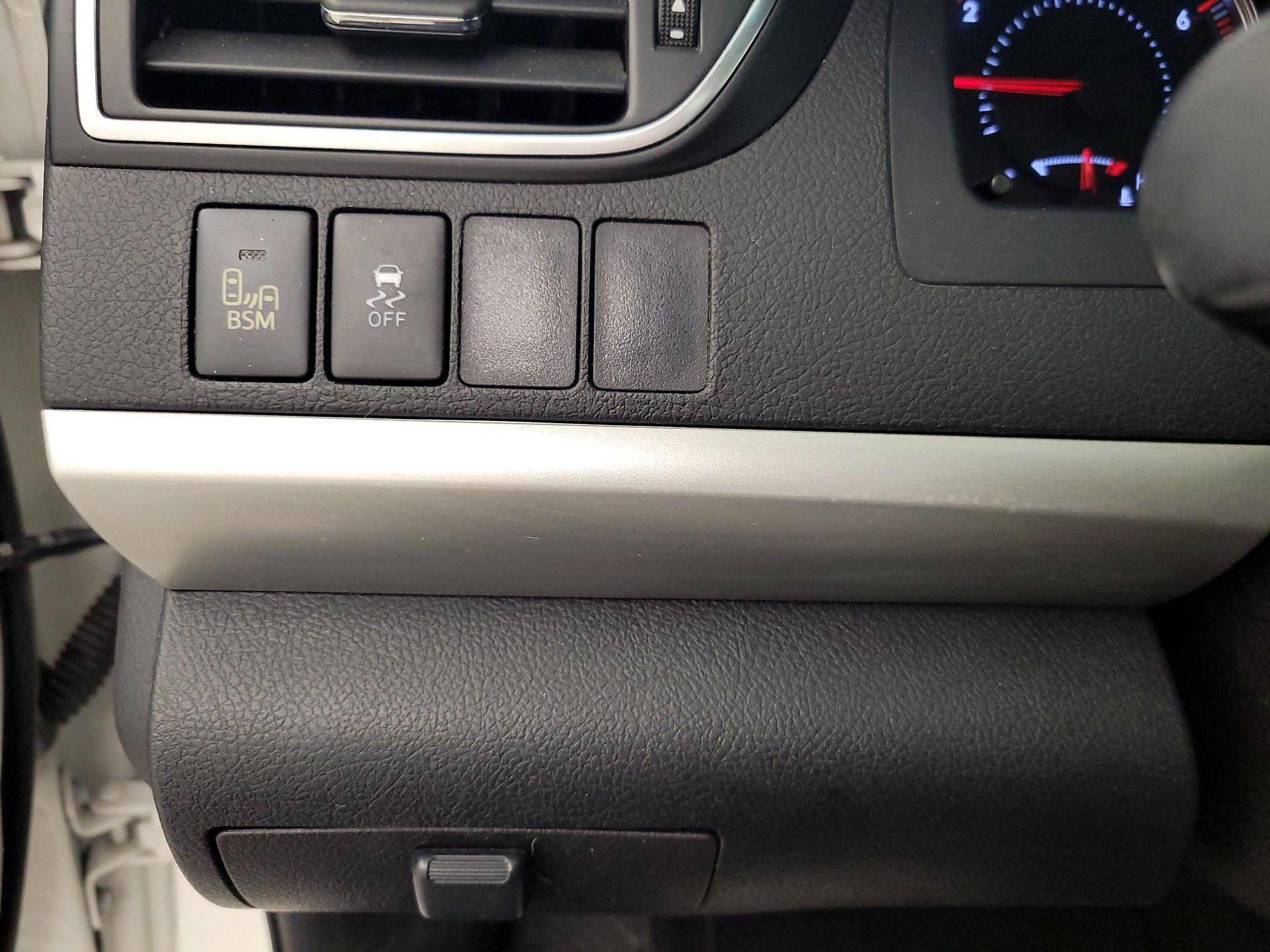 Thumbnail: 2015 Toyota Camry - 11