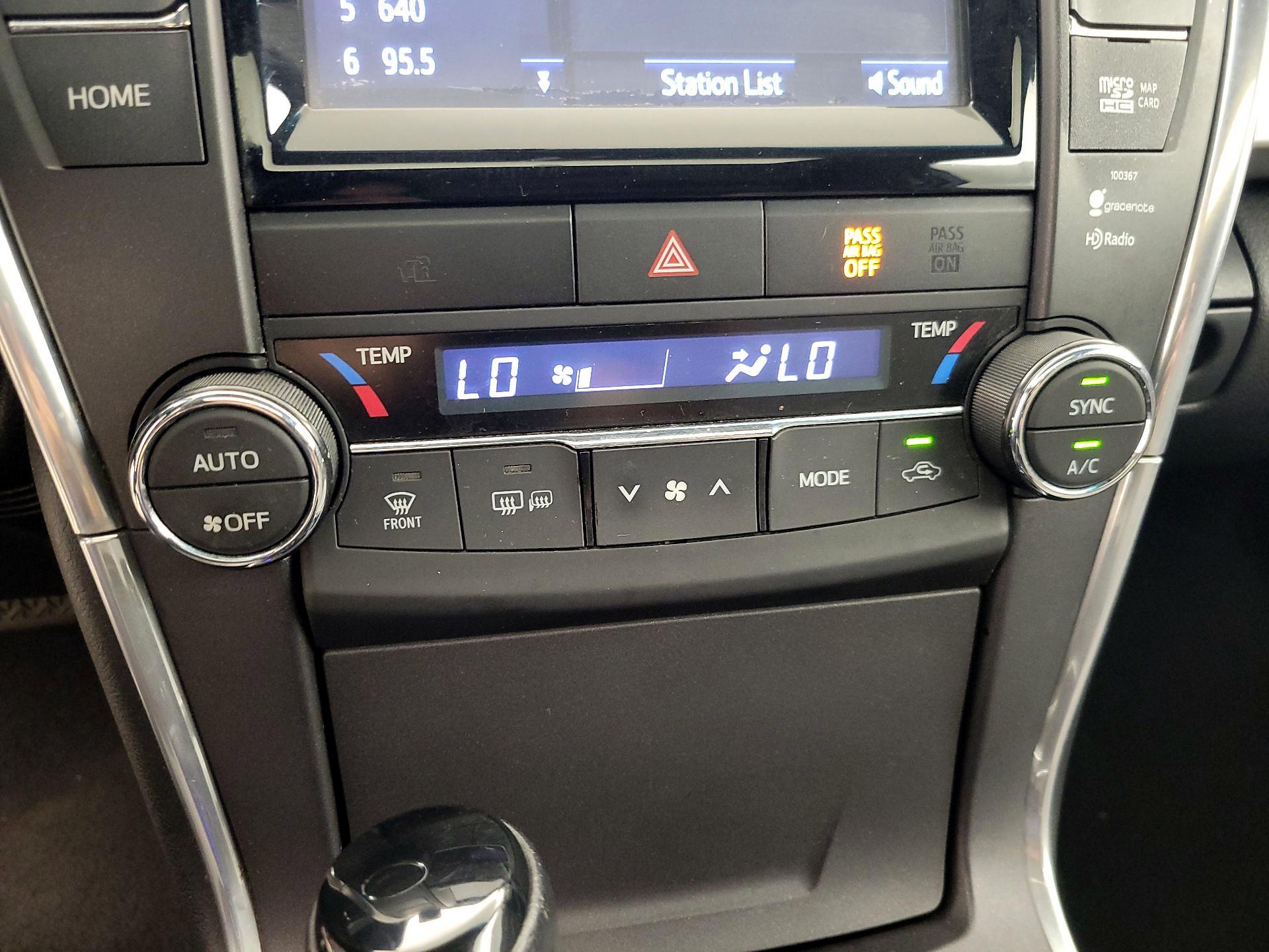 Thumbnail: 2015 Toyota Camry - 14