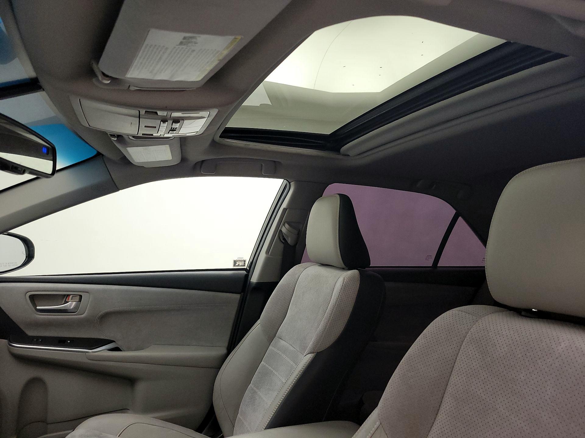 Thumbnail: 2015 Toyota Camry - 16