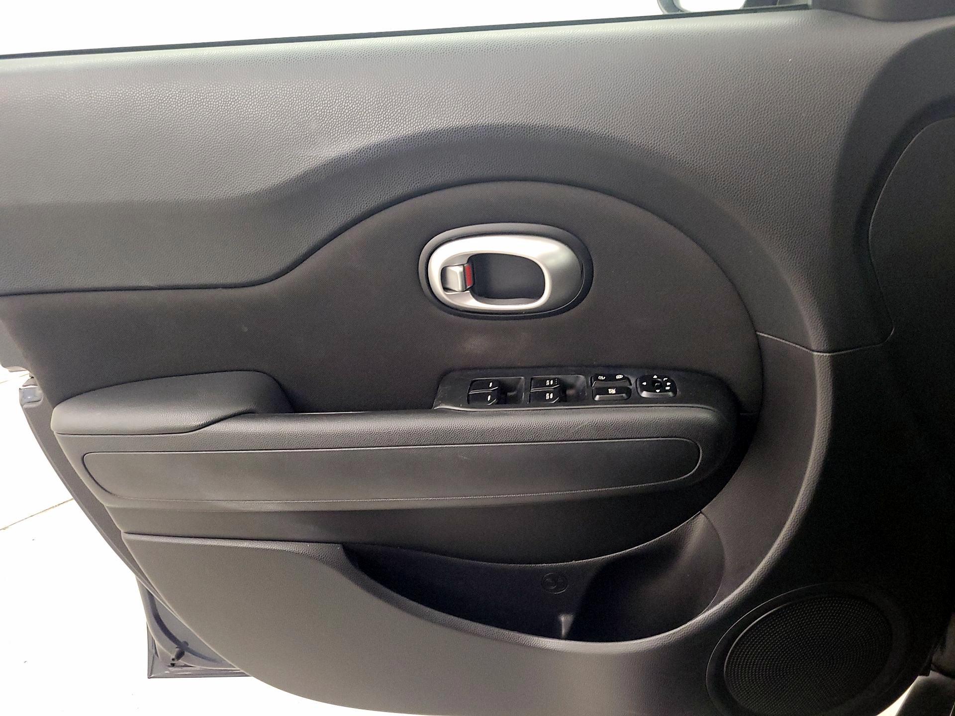 Thumbnail: 2015 Kia Soul - 12