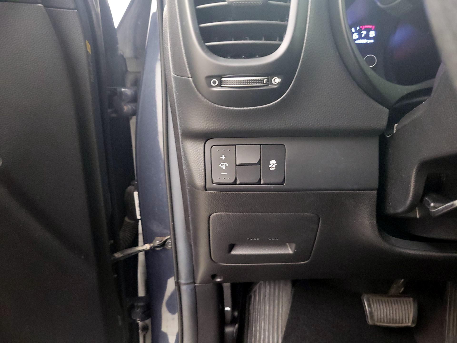 Thumbnail: 2015 Kia Soul - 13
