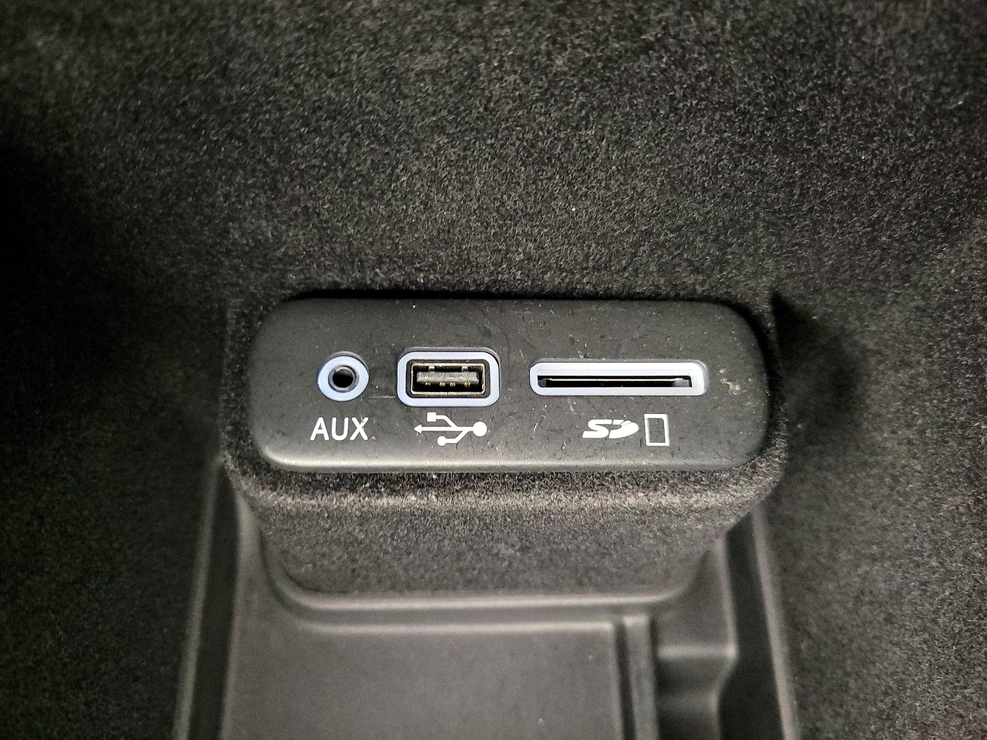 Thumbnail: 2016 Dodge Charger - 17