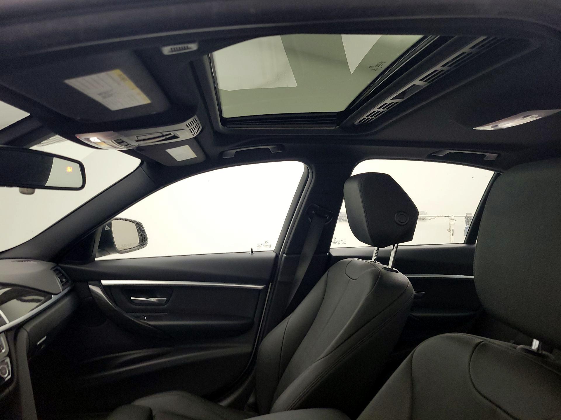 Thumbnail: 2018 BMW 3 Series - 20