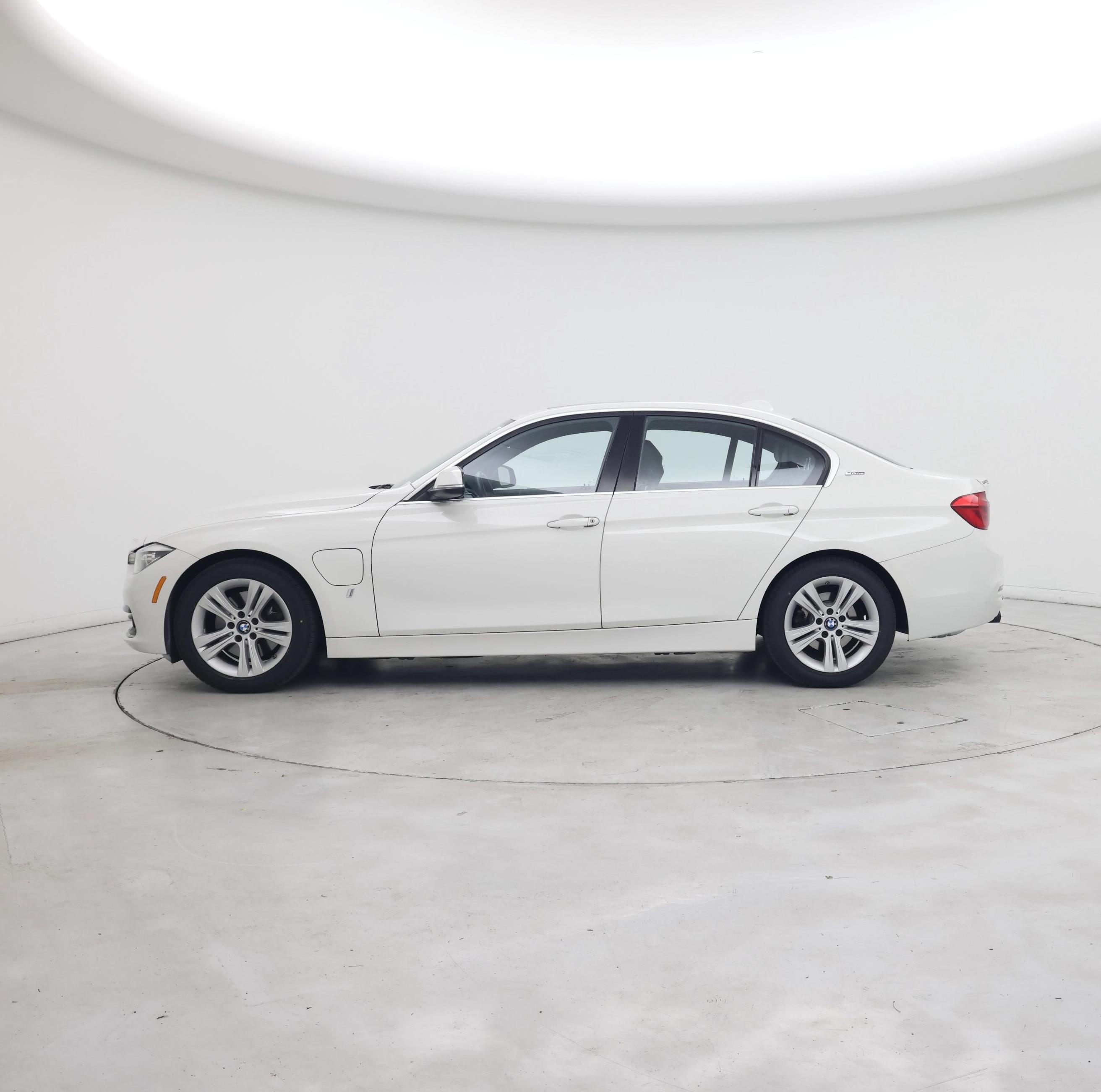 Thumbnail: 2018 BMW 3 Series - 3