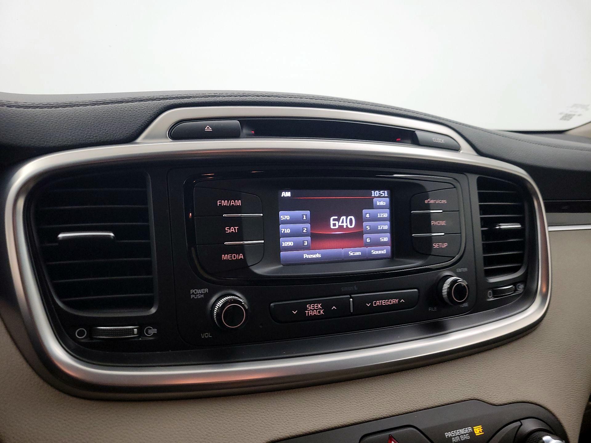 Thumbnail: 2016 Kia Sorento - 15
