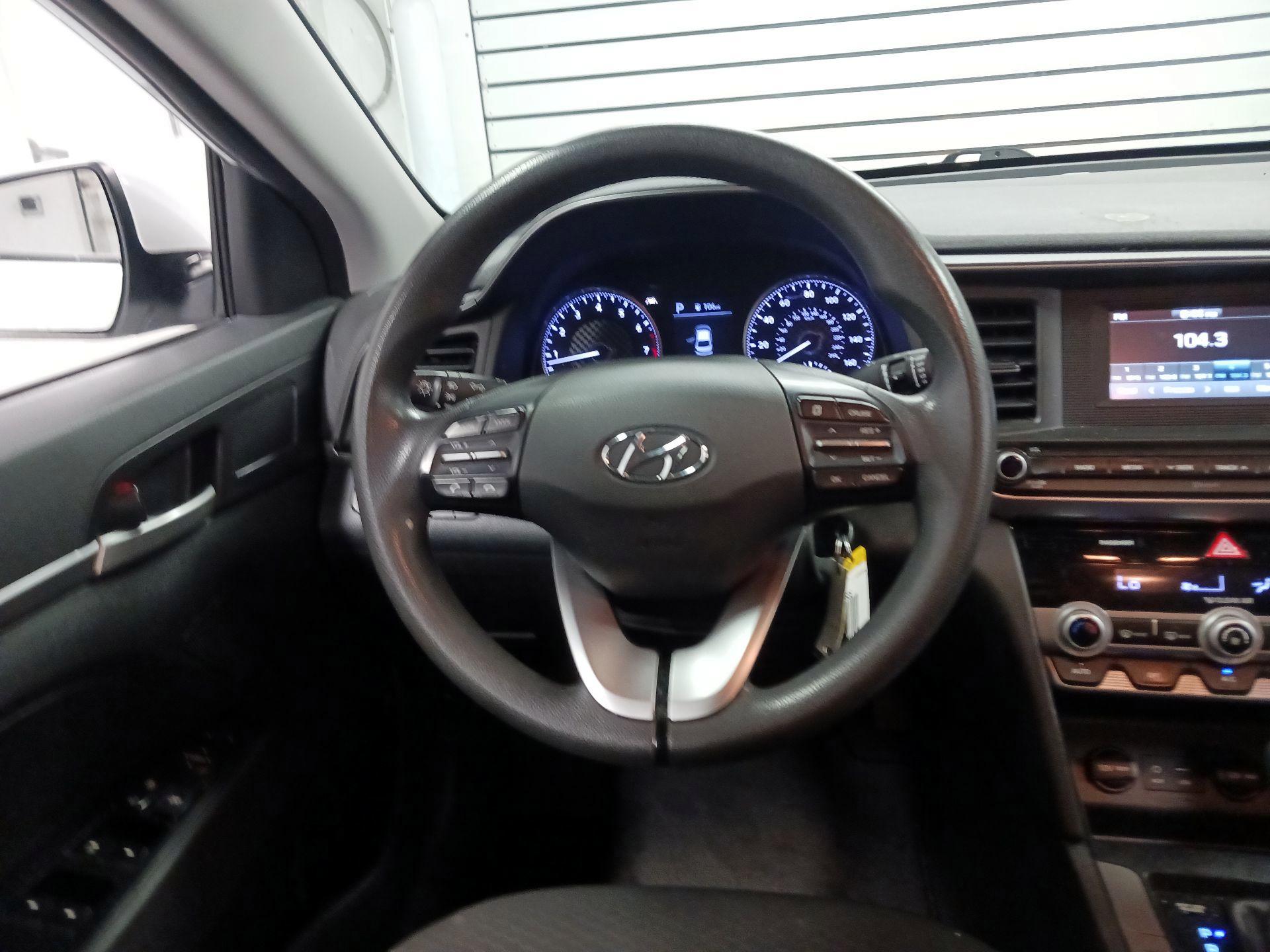 Thumbnail: 2020 Hyundai Elantra - 10