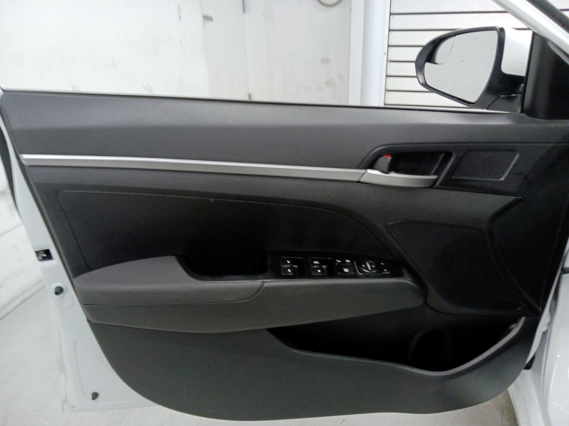 Thumbnail: 2020 Hyundai Elantra - 12