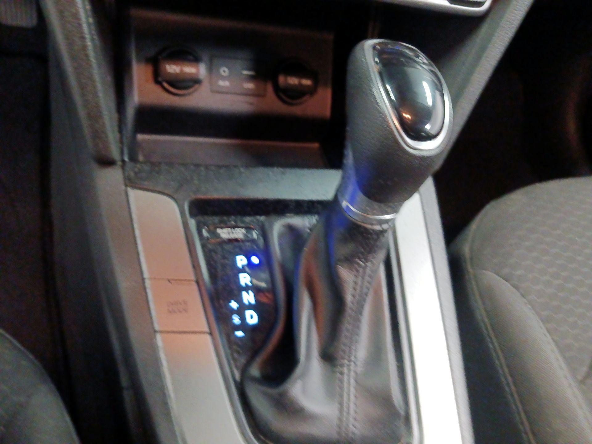 Thumbnail: 2020 Hyundai Elantra - 16