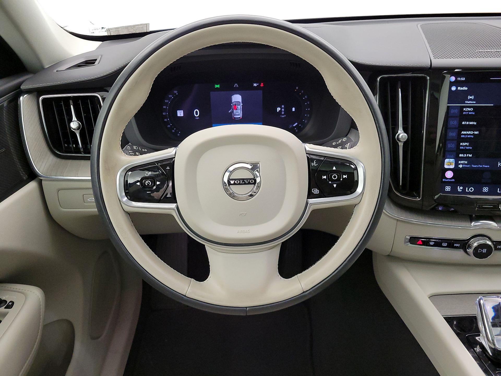 Thumbnail: 2023 Volvo XC60 - 10