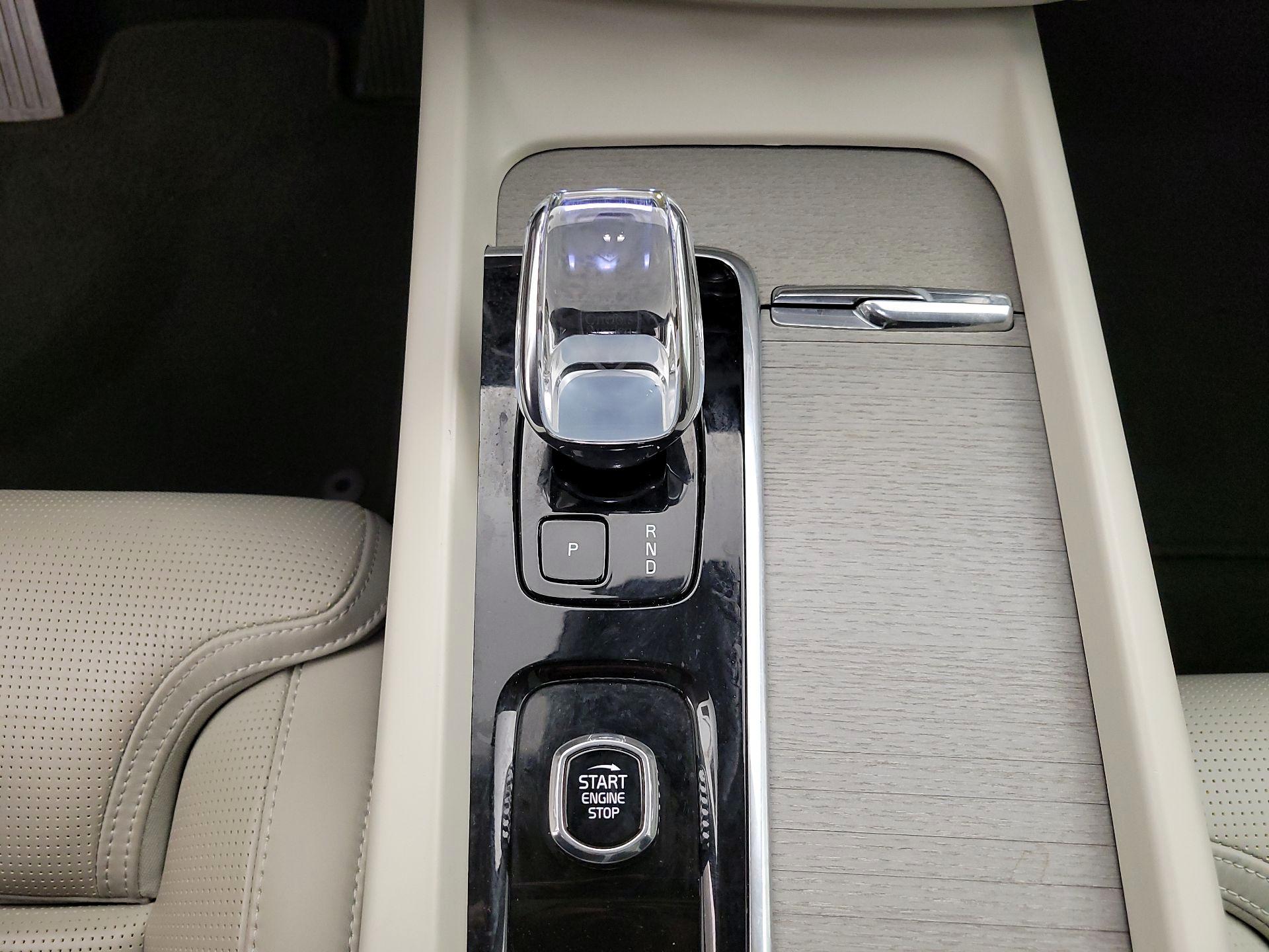 Thumbnail: 2023 Volvo XC60 - 17