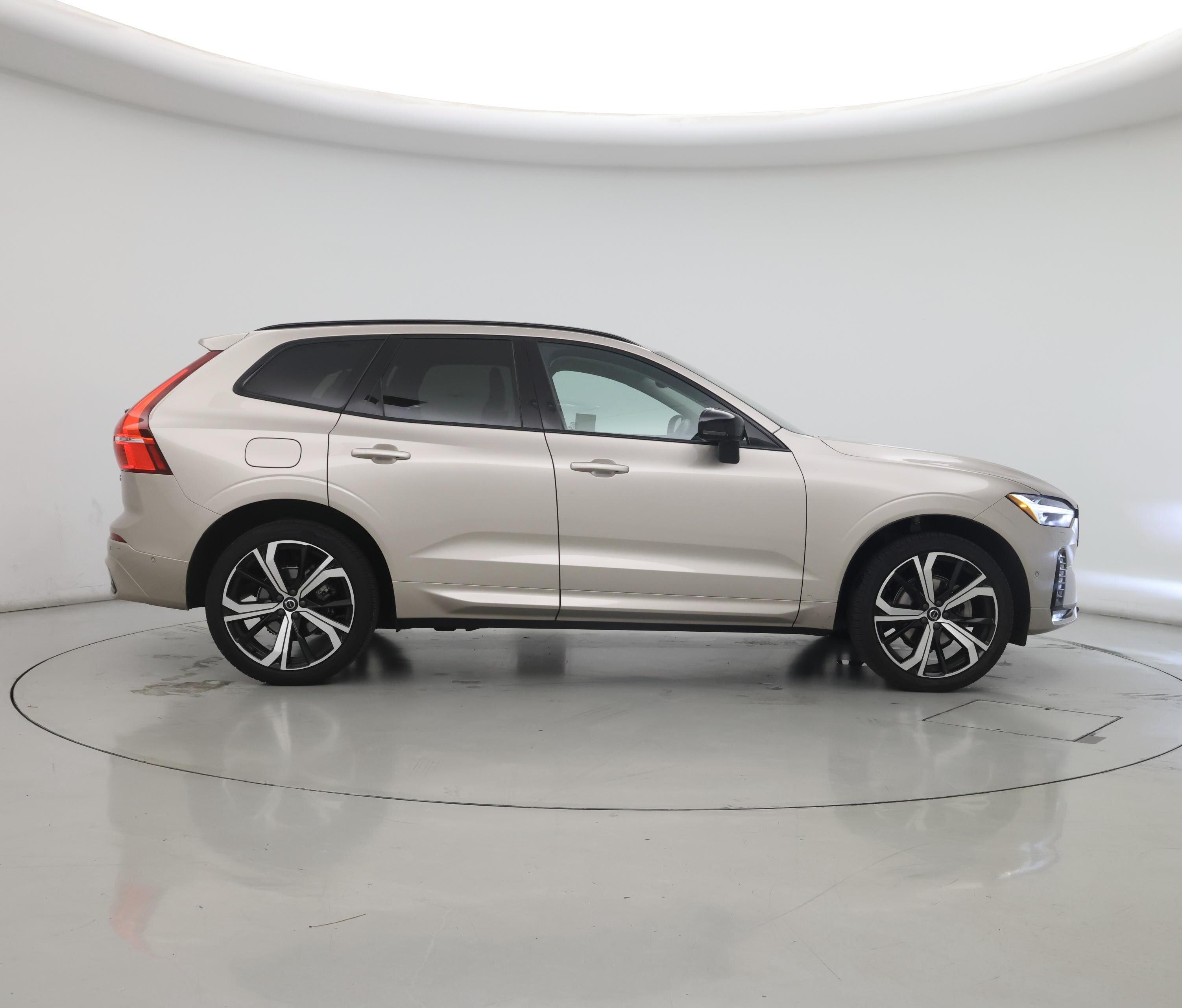 Thumbnail: 2023 Volvo XC60 - 7