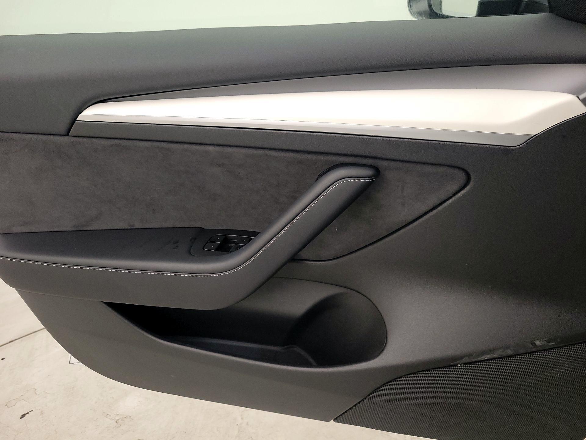 Thumbnail: 2022 Tesla Model 3 - 12