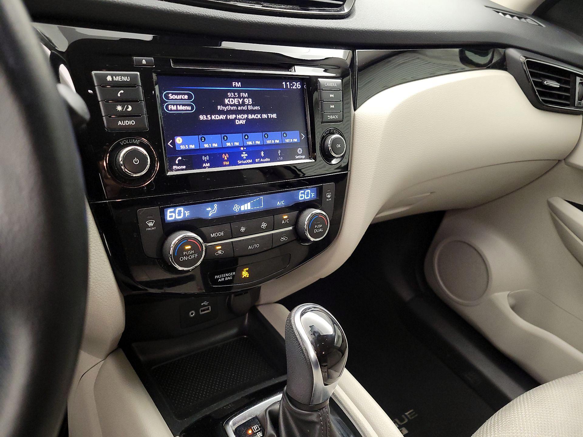 Thumbnail: 2021 Nissan Rogue Sport - 16