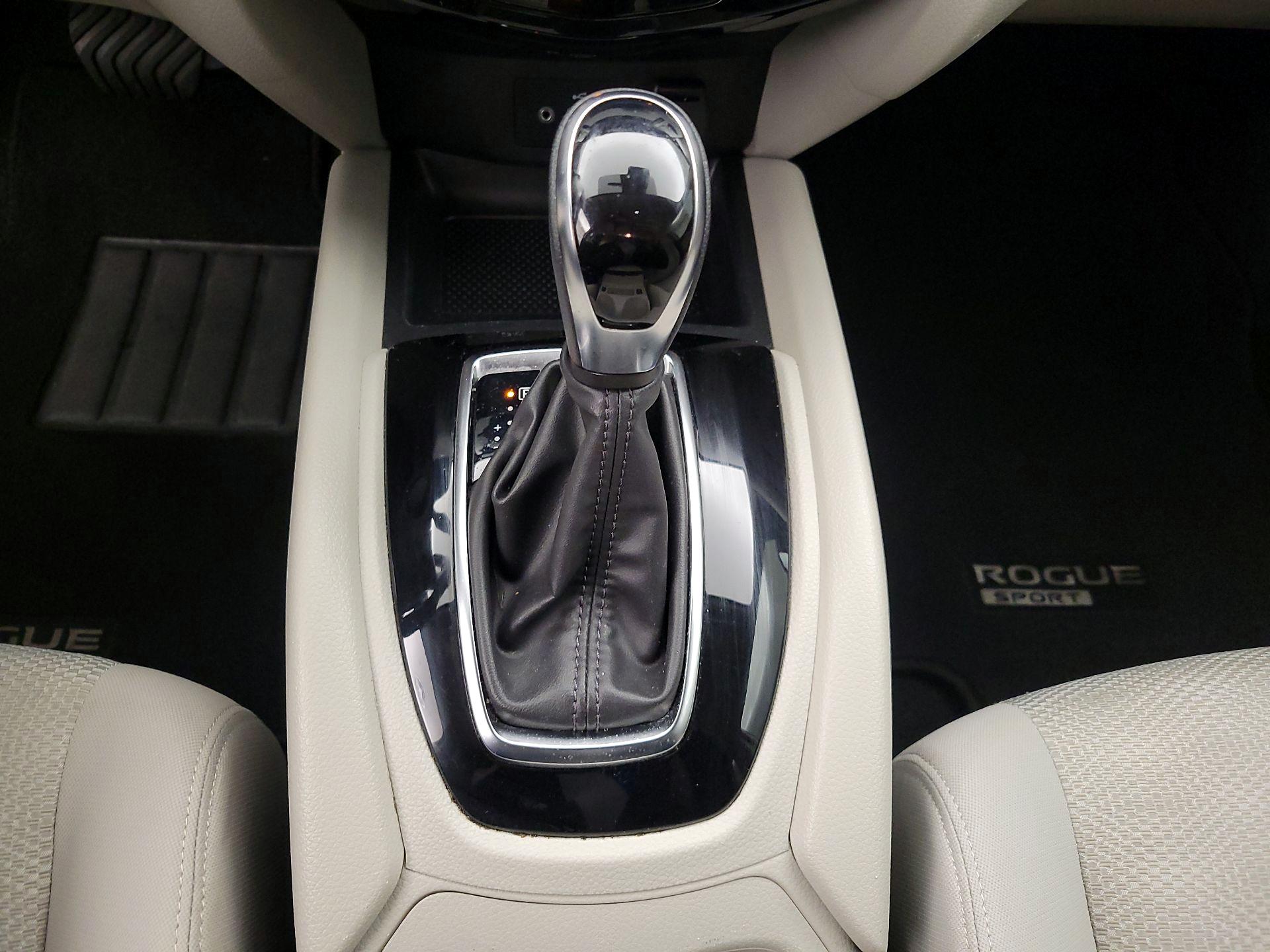 Thumbnail: 2021 Nissan Rogue Sport - 17