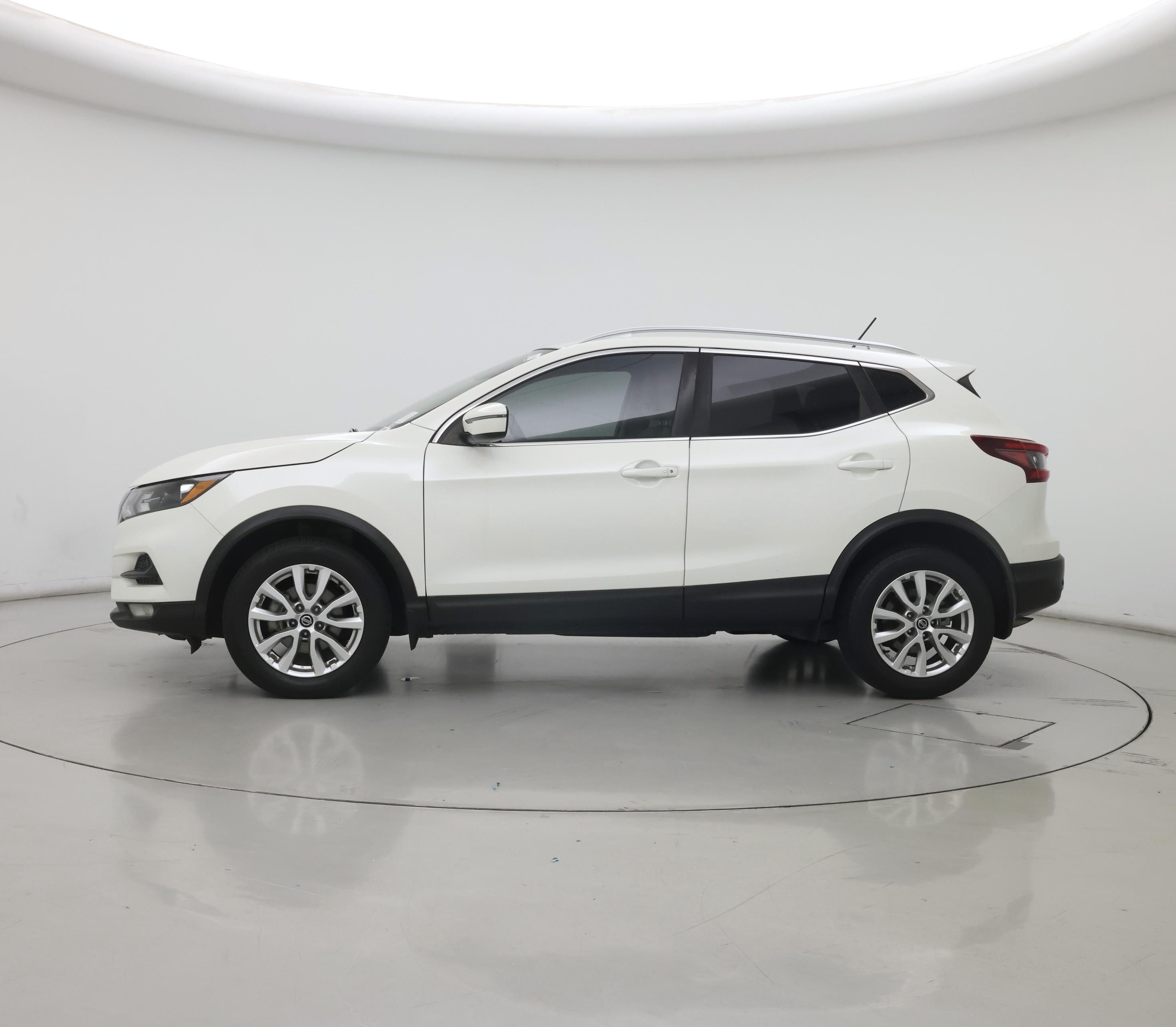 Thumbnail: 2021 Nissan Rogue Sport - 3