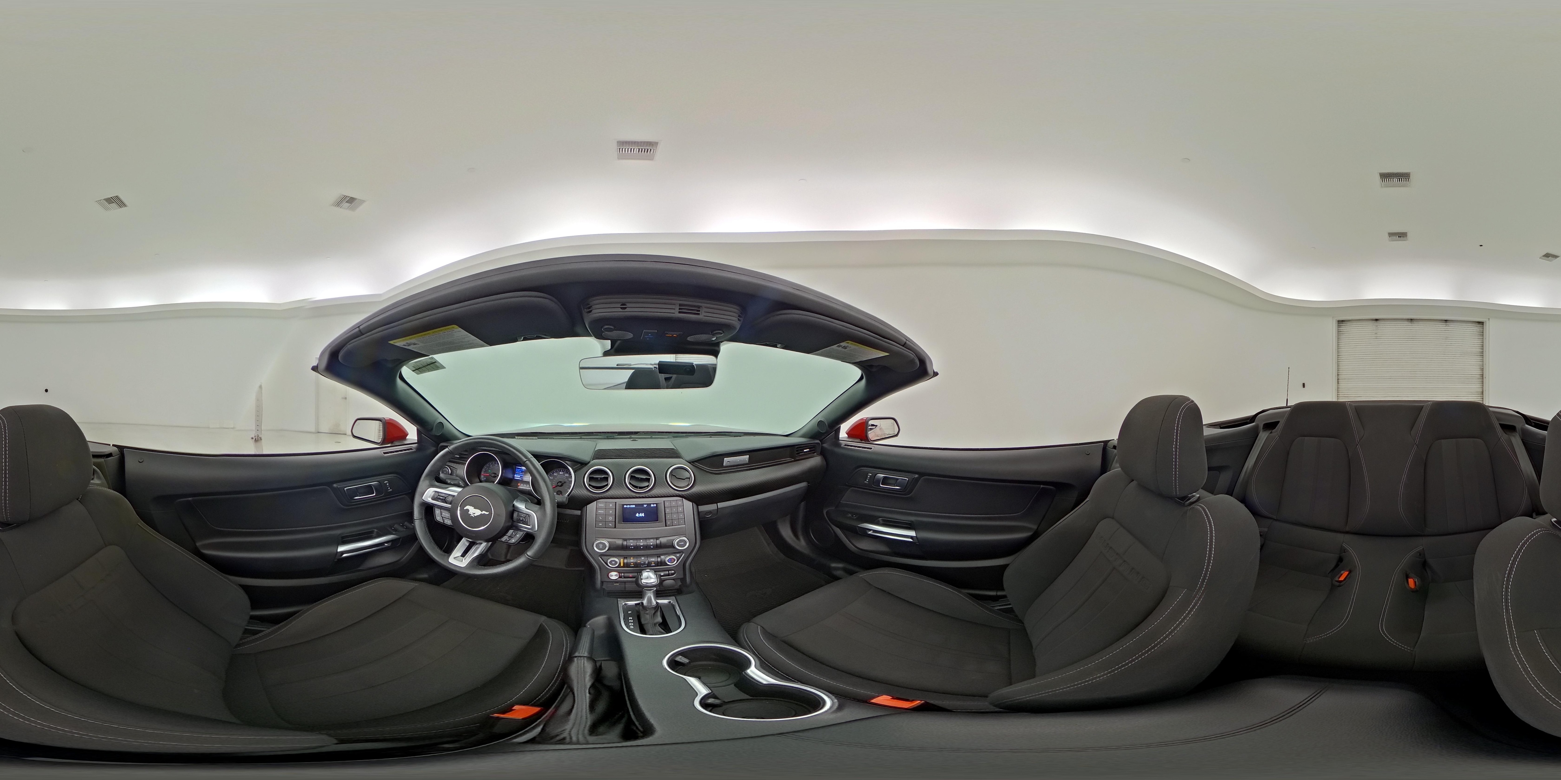 2022 Ford Mustang EcoBoost - Photo 25