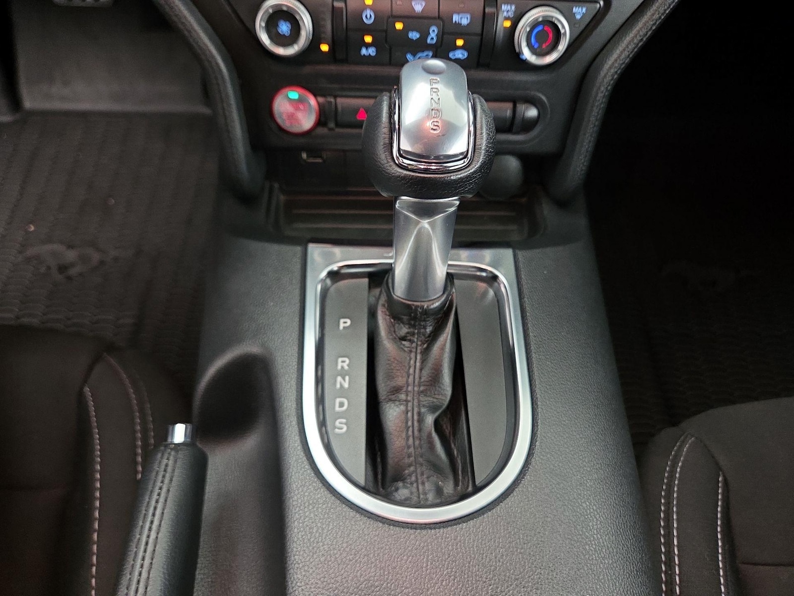 2022 Ford Mustang EcoBoost - Photo 18