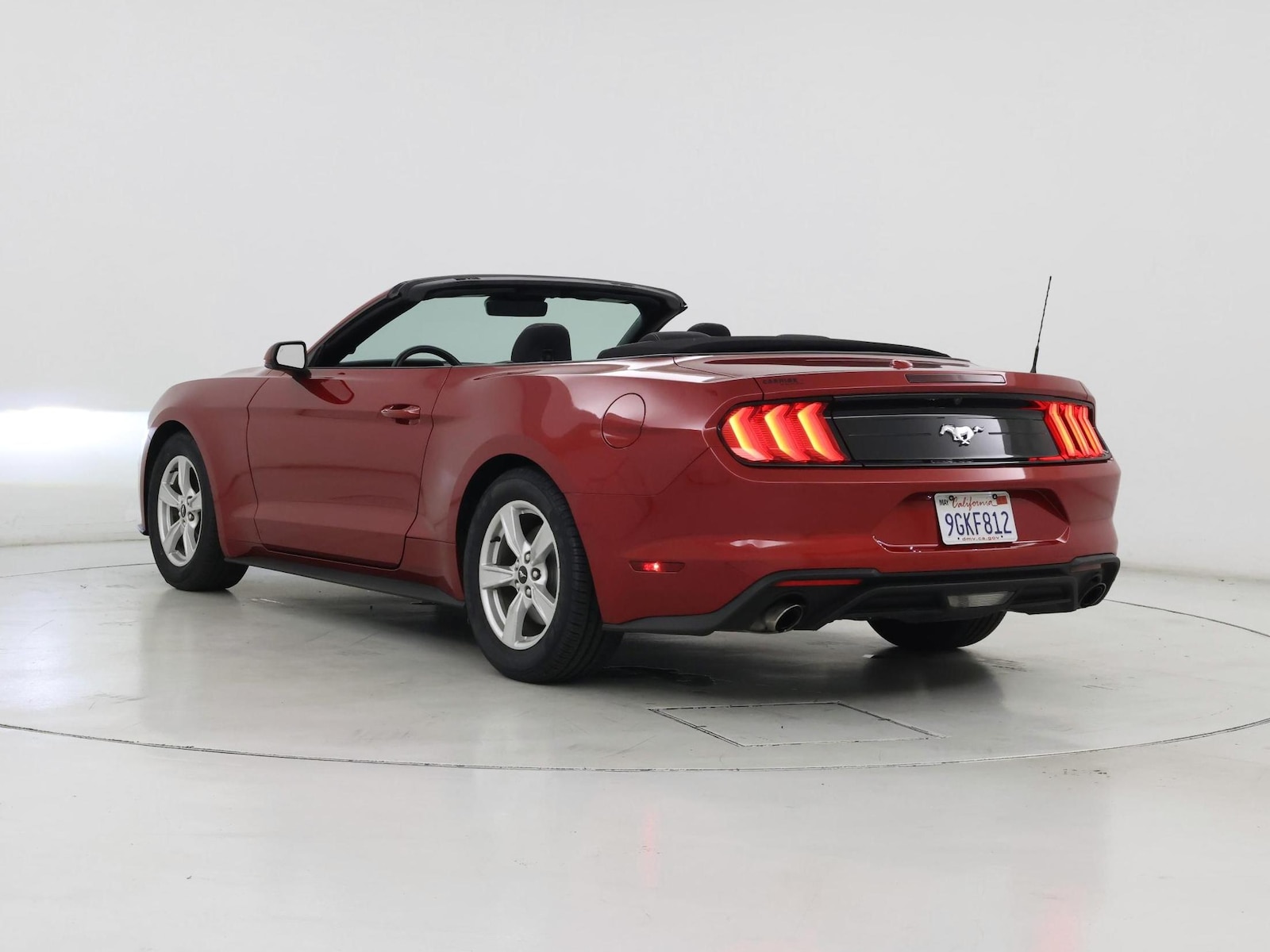 2022 Ford Mustang EcoBoost - Photo 3