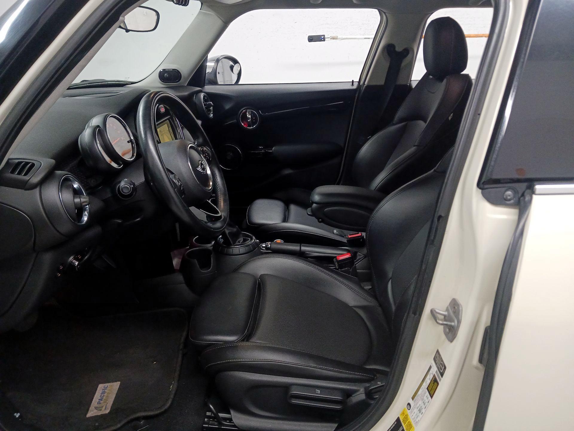 Thumbnail: 2015 MINI Cooper Hardtop - 9