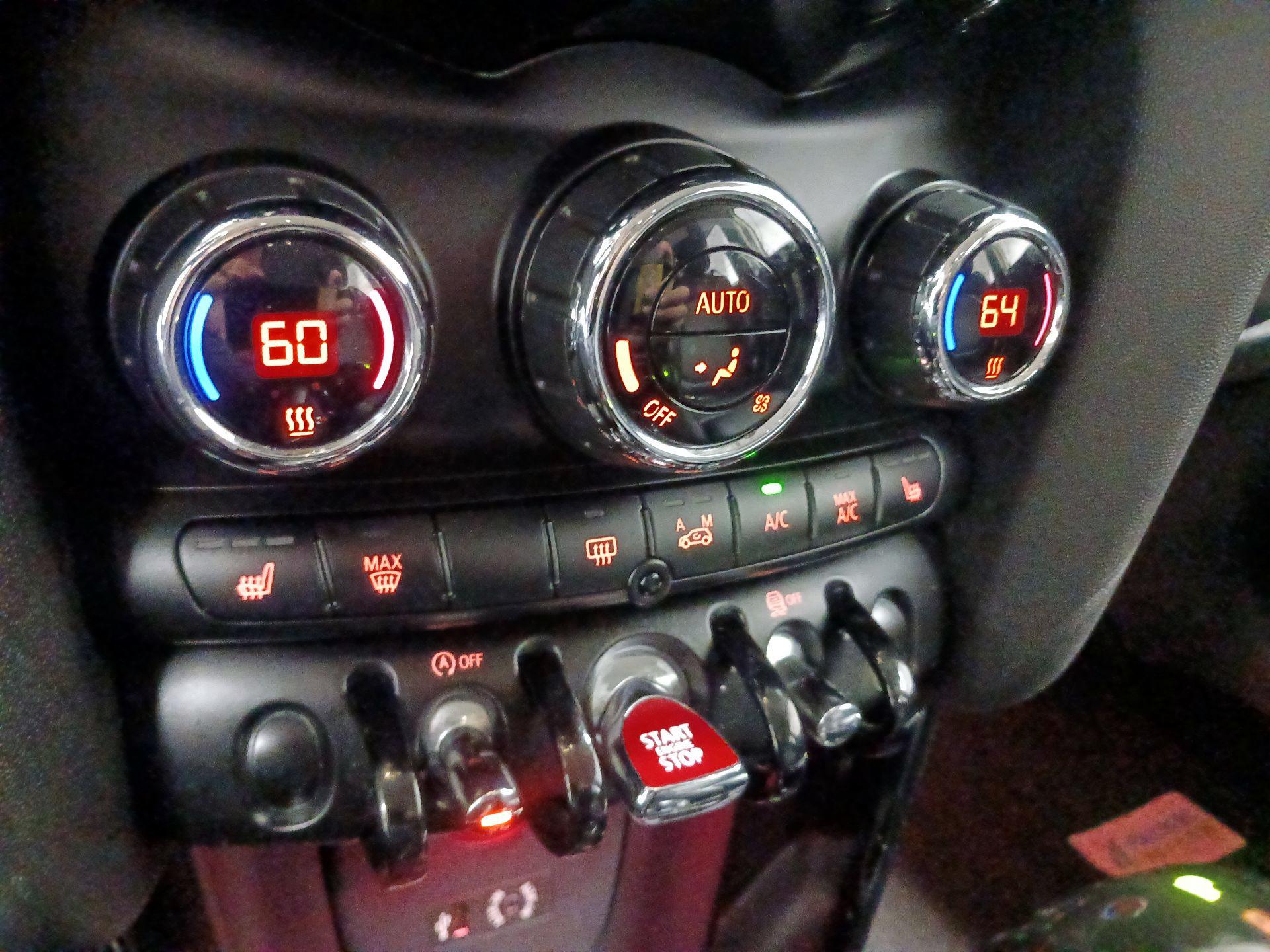 Thumbnail: 2015 MINI Cooper Hardtop - 14