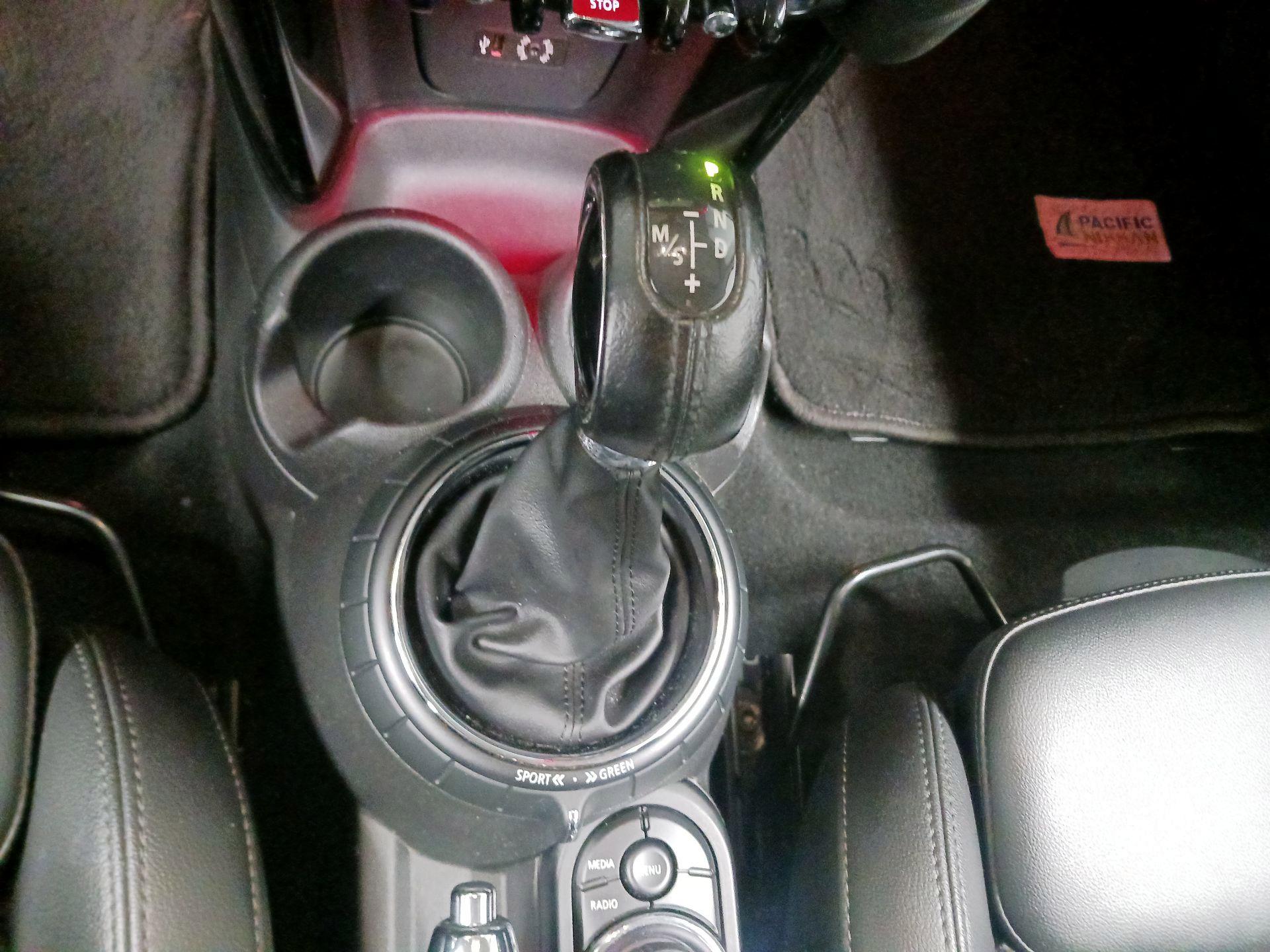 Thumbnail: 2015 MINI Cooper Hardtop - 15