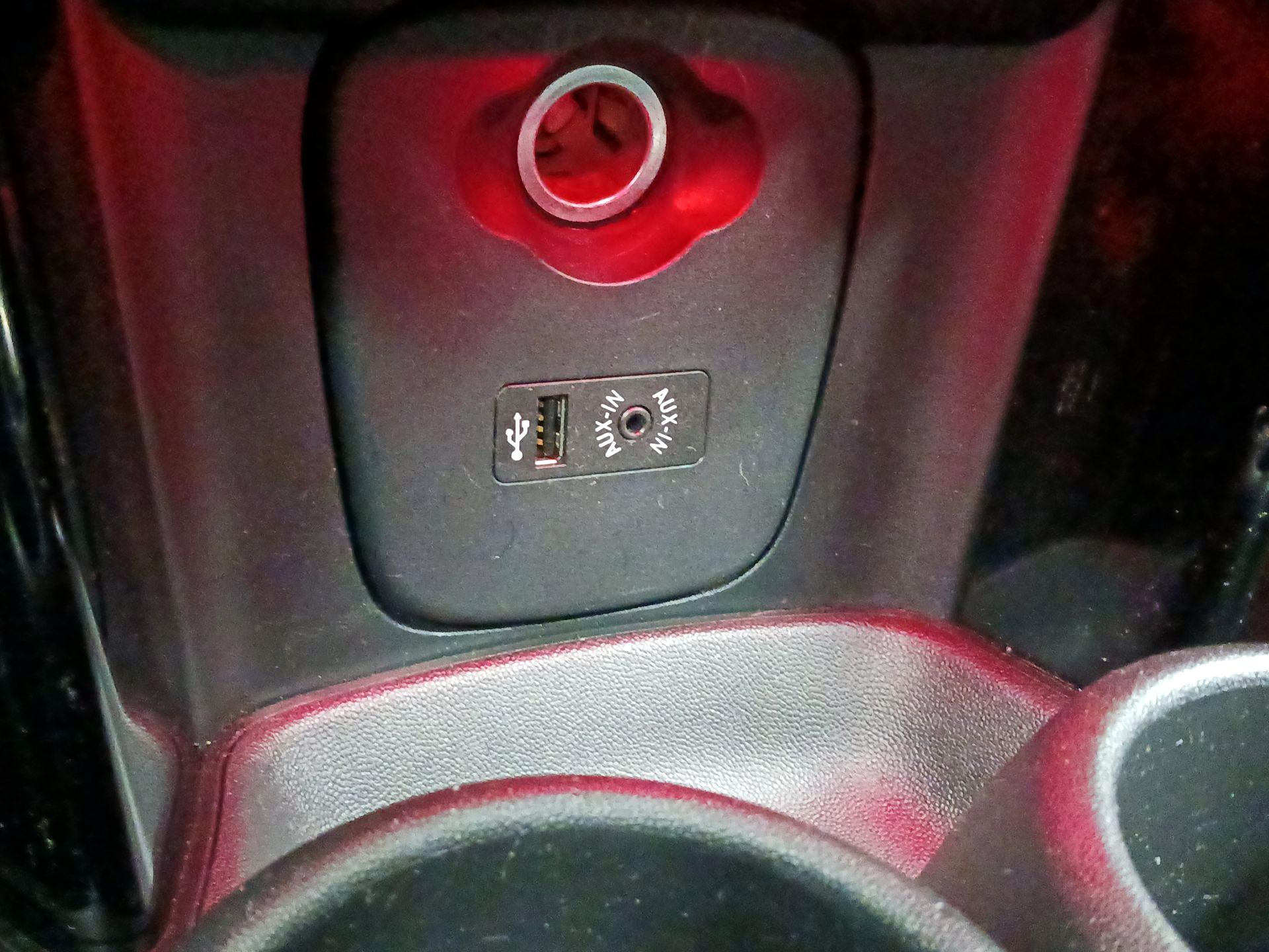 Thumbnail: 2015 MINI Cooper Hardtop - 16